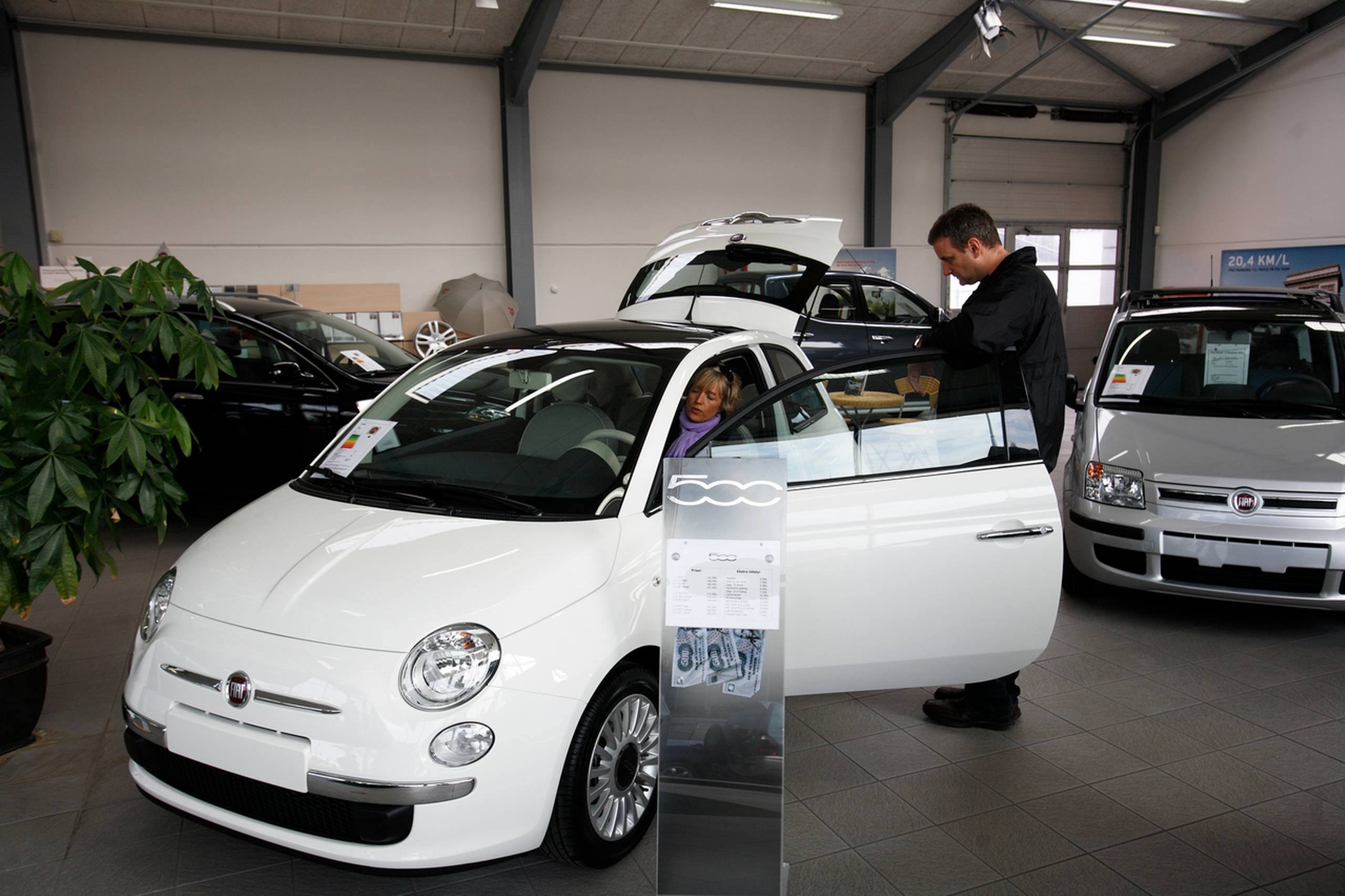 Bilkøberne besøger selve forhandleren langt sjældnere end tidligere. Hele researchfasen er rykket online.