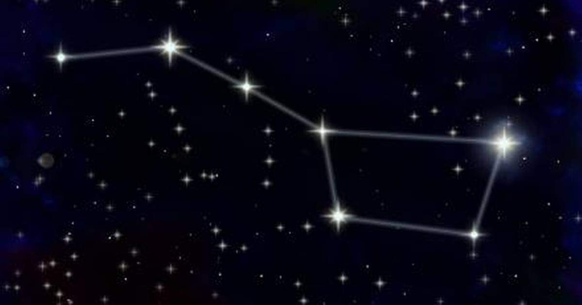 Четыре большие звезды. Звездное небо большая Медведица. Звездное небо с большой медведицей. Созвездие ковш. Созвездие большой медведицы фото.