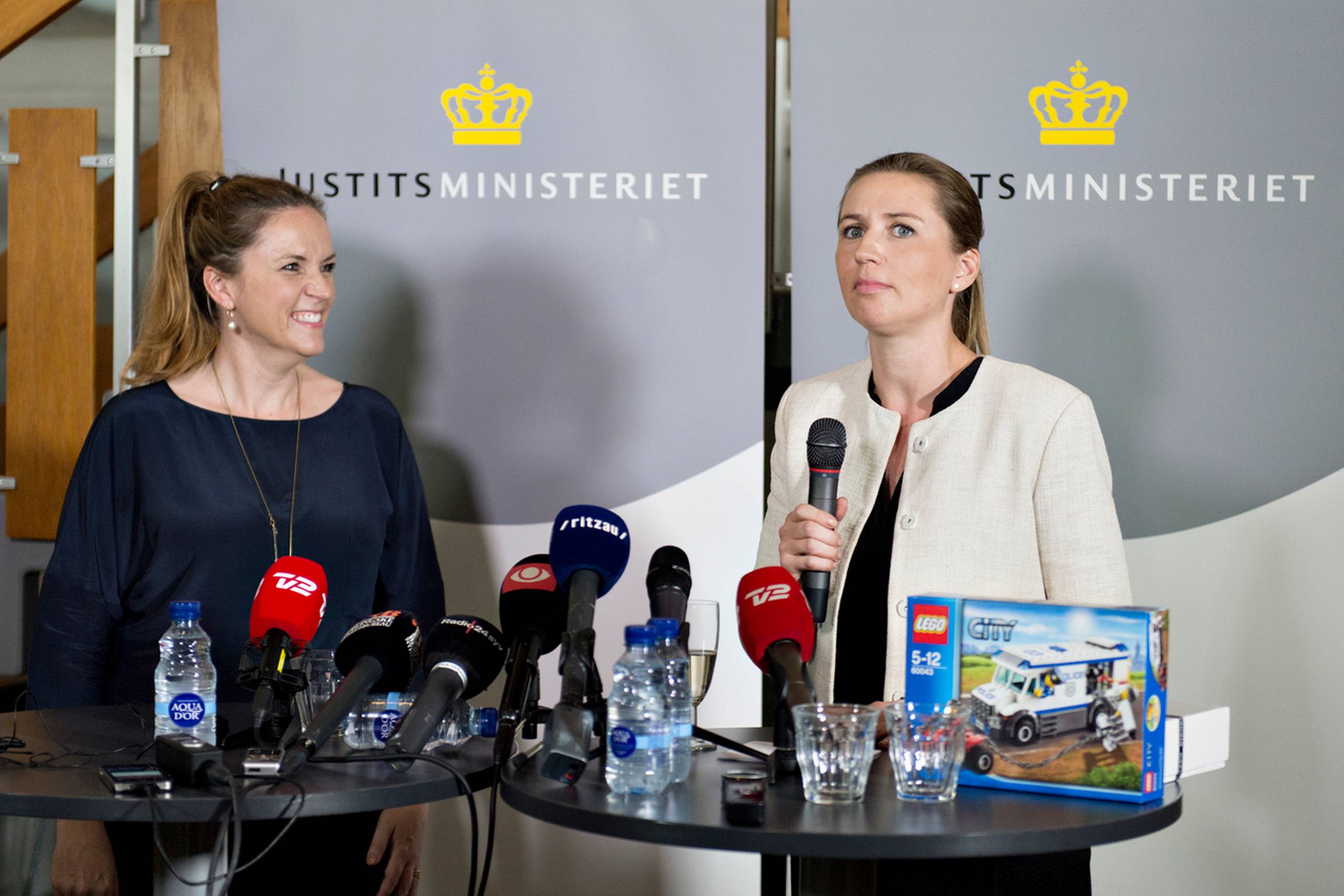 Mette Frederiksen har sagt farvel til Beskæftigelsesministeriet og skal nu bl.a. gennemføre, at asylansøgere, der ikke er personligt forfulgte, ikke kan få familiesammenføring i det første år.