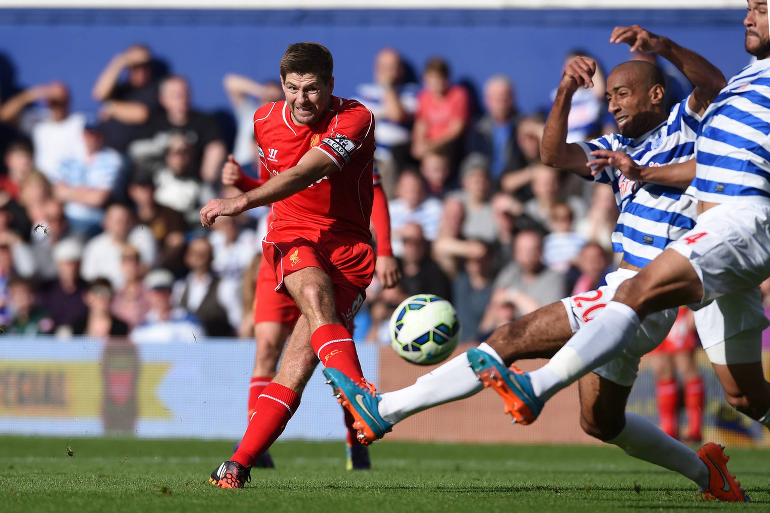 Anfører Steven Gerrard og resten af Liverpool-holdet slog med hiv og sving bundproppen QPR.