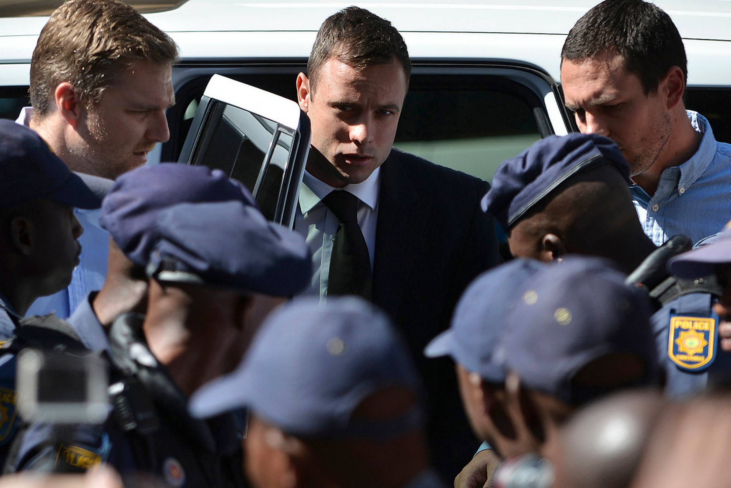 Oscar Pistorius ankommer til retten i Pretoria.