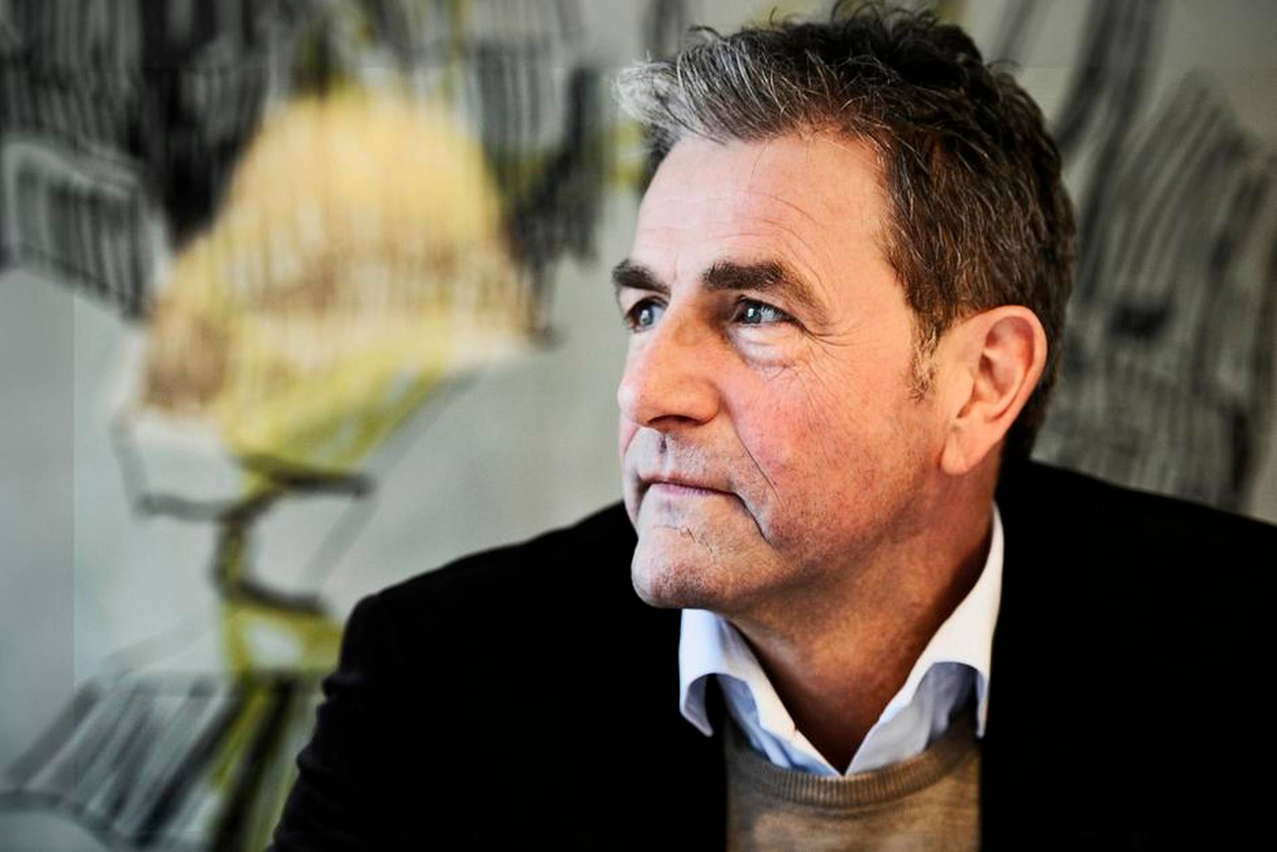 Igennem hovedpersonens strøm af ord løber en desperation og et forsøg på at komme overens med til værelsen. Vor anmelder overgiver sig til Jens Christian Grøndahls nye roman. Foto: Mik Eskestad