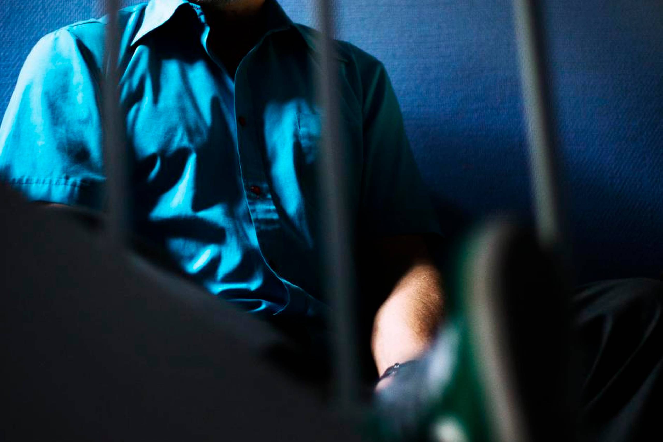 Danmarks bedste pop-crooner bliver momentvis offer for egne H.U.G.-tænder. Foto: Tobias Nørgaard Pedersen