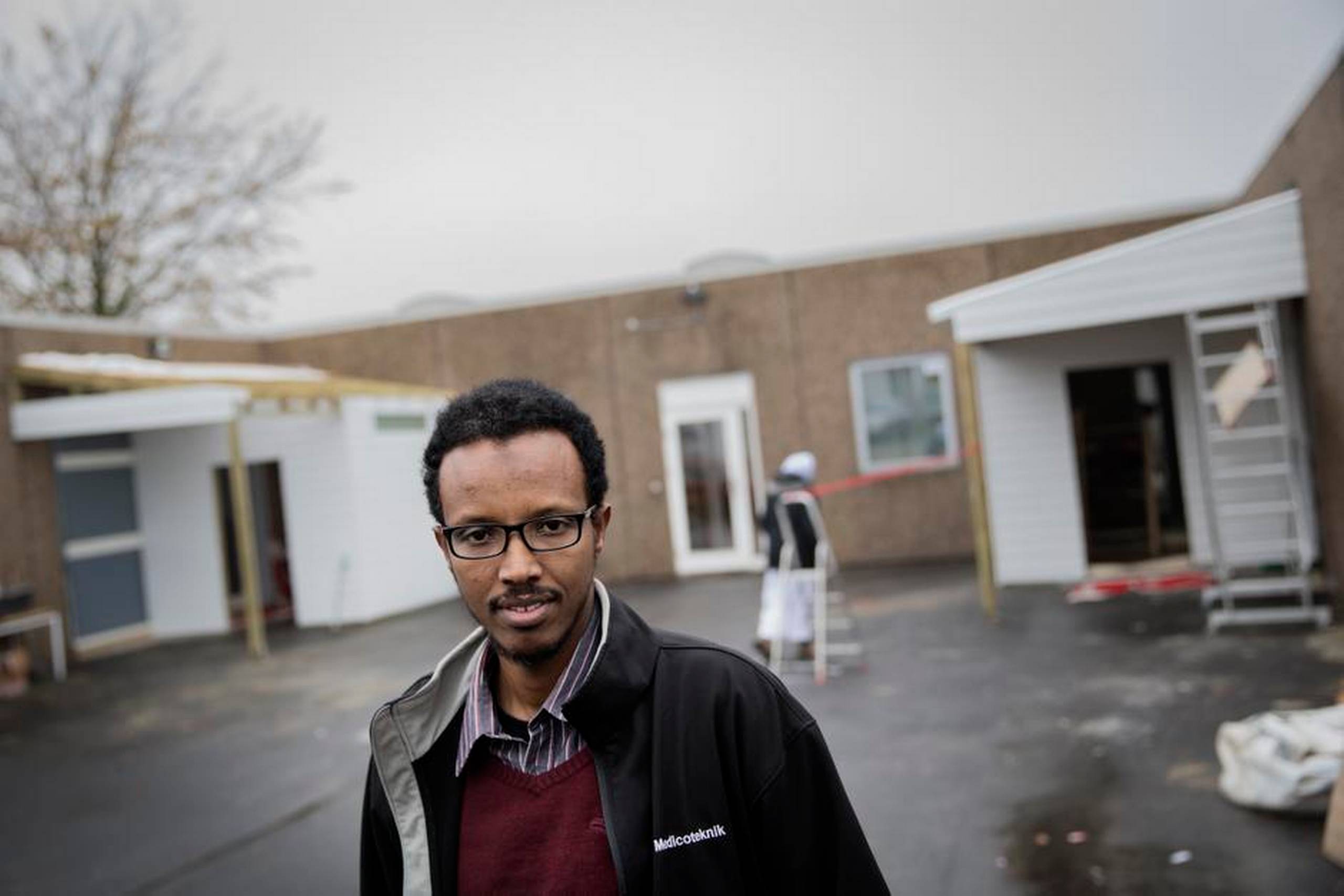 Ahmed Jibril er talsmand for Somalisk Kulturforening, der for nylig holdt deres første fredagsbøn i nye lokaler på Klamsagervej i Aabyhøj. Foreningen er en del af forklaringen på, at der er blevet flere moskéer i Aarhus gennem de seneste år. Foto: Christian Klindt Sølbeck