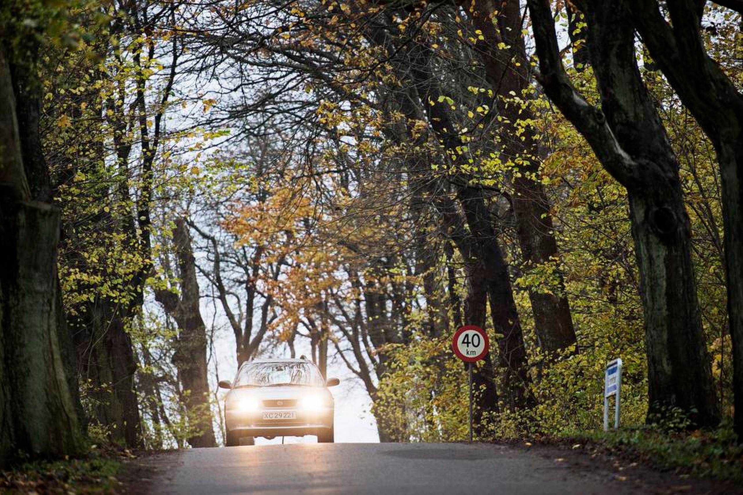 Moesgård Allé bliver åben for trafik i begge retninger. Dog kun for lette køretøjer – ikke for busser, der i stedet skal køre ad Ny Moesgårdvej, hvor der etableres buslommer. 