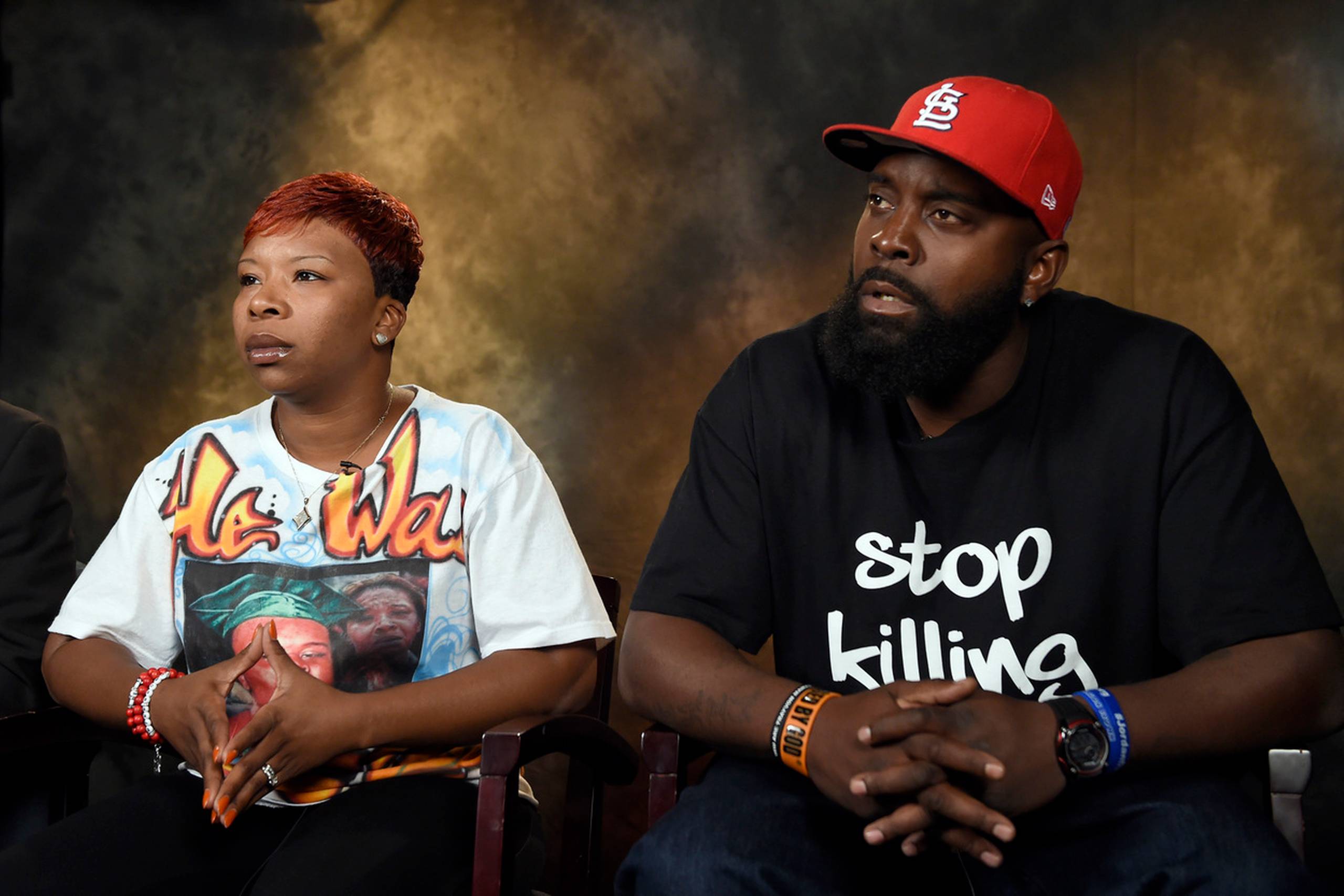 Lesley McSpadden og Michael Brown sr. har ikke hørt et ord fra det officielle Ferguson, efter en betjent skød deres søn.