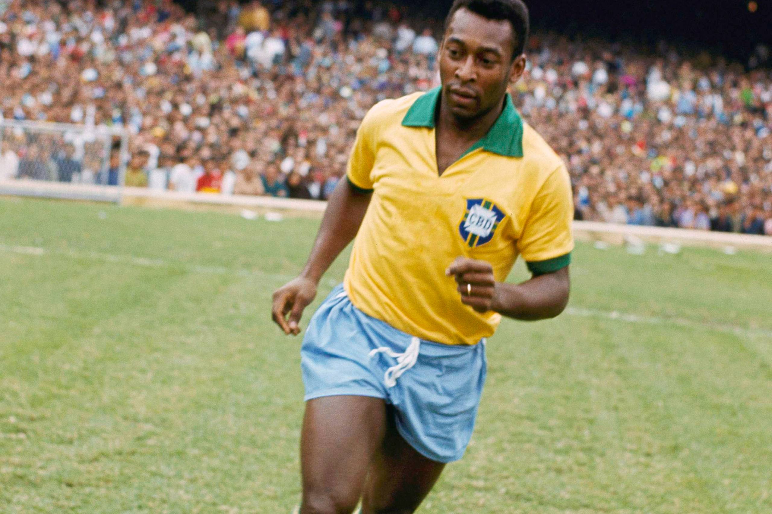 Han er nærmest legenden over dem alle, Pelé, den brasilianske superstjerne, der samtidig var kendt som en af spillets fineste gentlemen. Foto: AP Photo 
