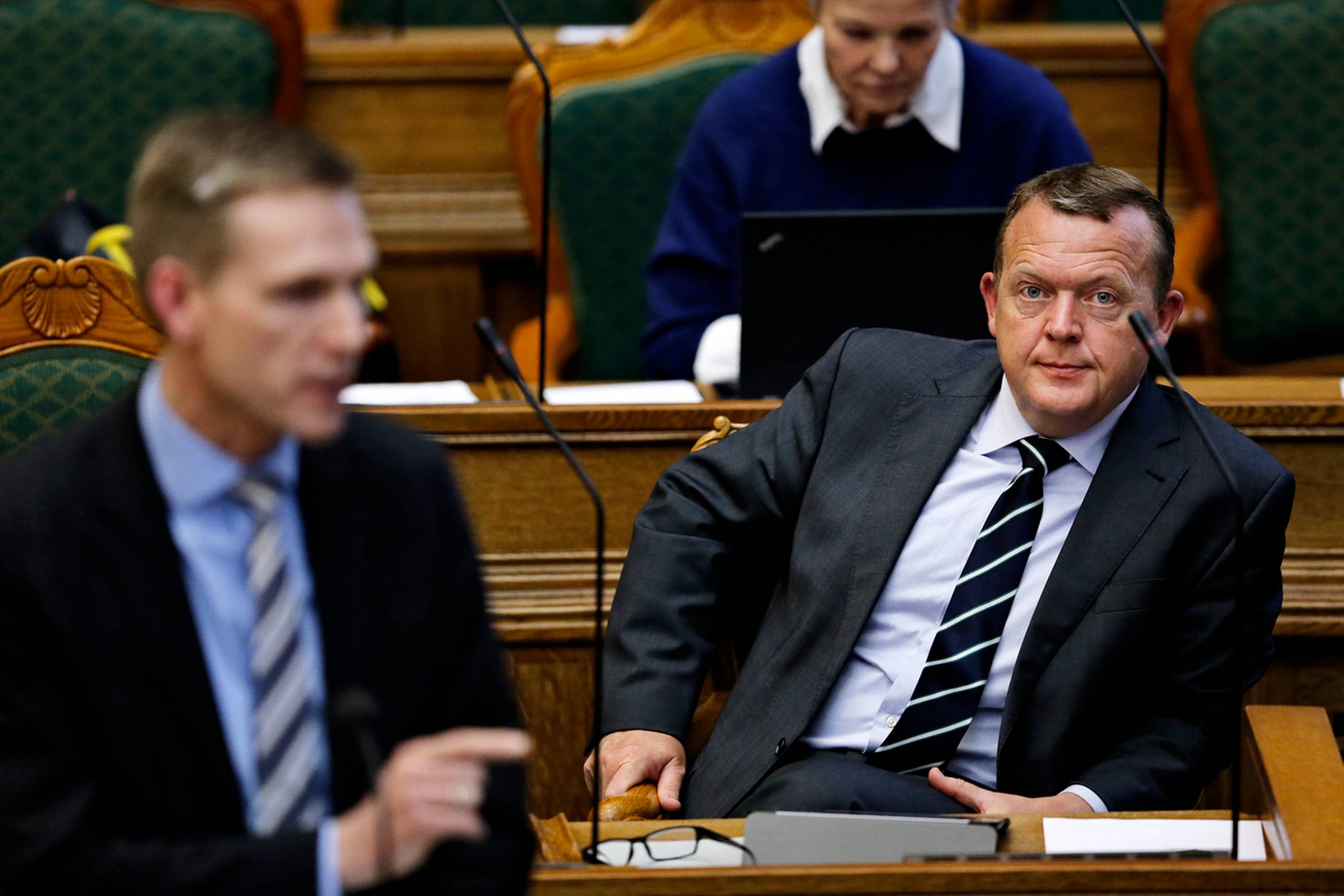 Venstres formand Lars Løkke Rasmussen (til højre) lytter til Dansk Folkepartis leder Kristian Thulesen Dahl.