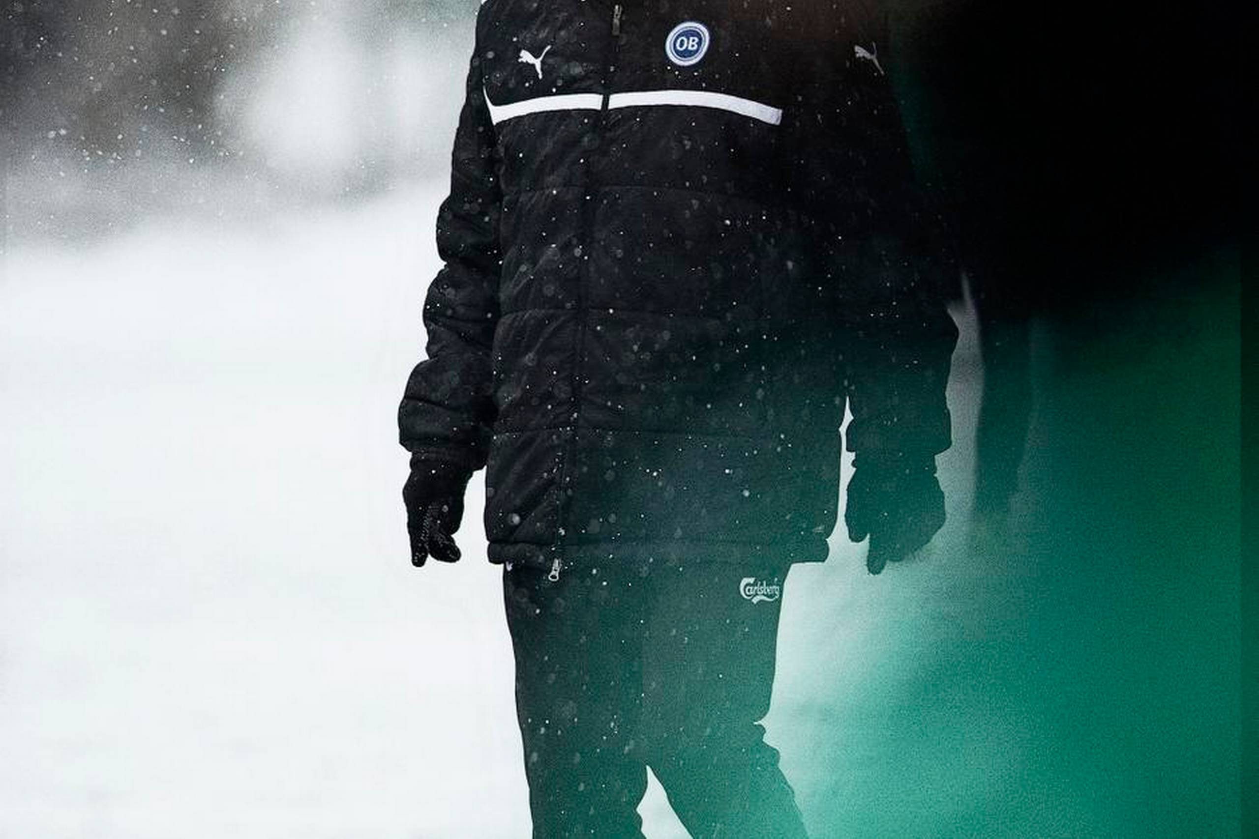 Ove Pedersen holder af at være ude på træningsbanen og arbejde med spillerne – også på en råkold vinterdag. Foto: Jens Henrik Daugaard