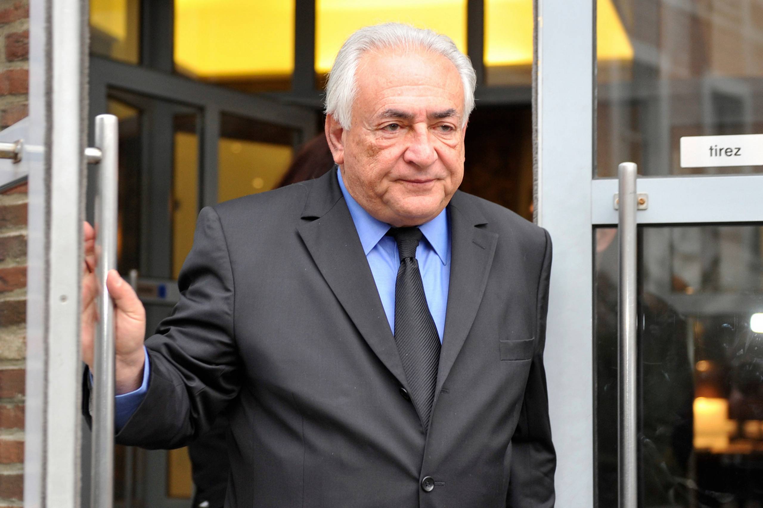 Dominique Strauss-Kahn var chef for IMF, Den Internationale Valutafond, da han i New York blev beskyldt for sexovergreb mod en stuepige på et hotel på Manhattan. Strauss-Kahn var samtidig i spil til at blive fransk præsident. Franskmanden blev frifundet for anklagerne om sexovergreb, og han er siden blevet frifundet for rufferi i forbindelse med sex-fester. Men hans internationale topjob røg sig en tur. 