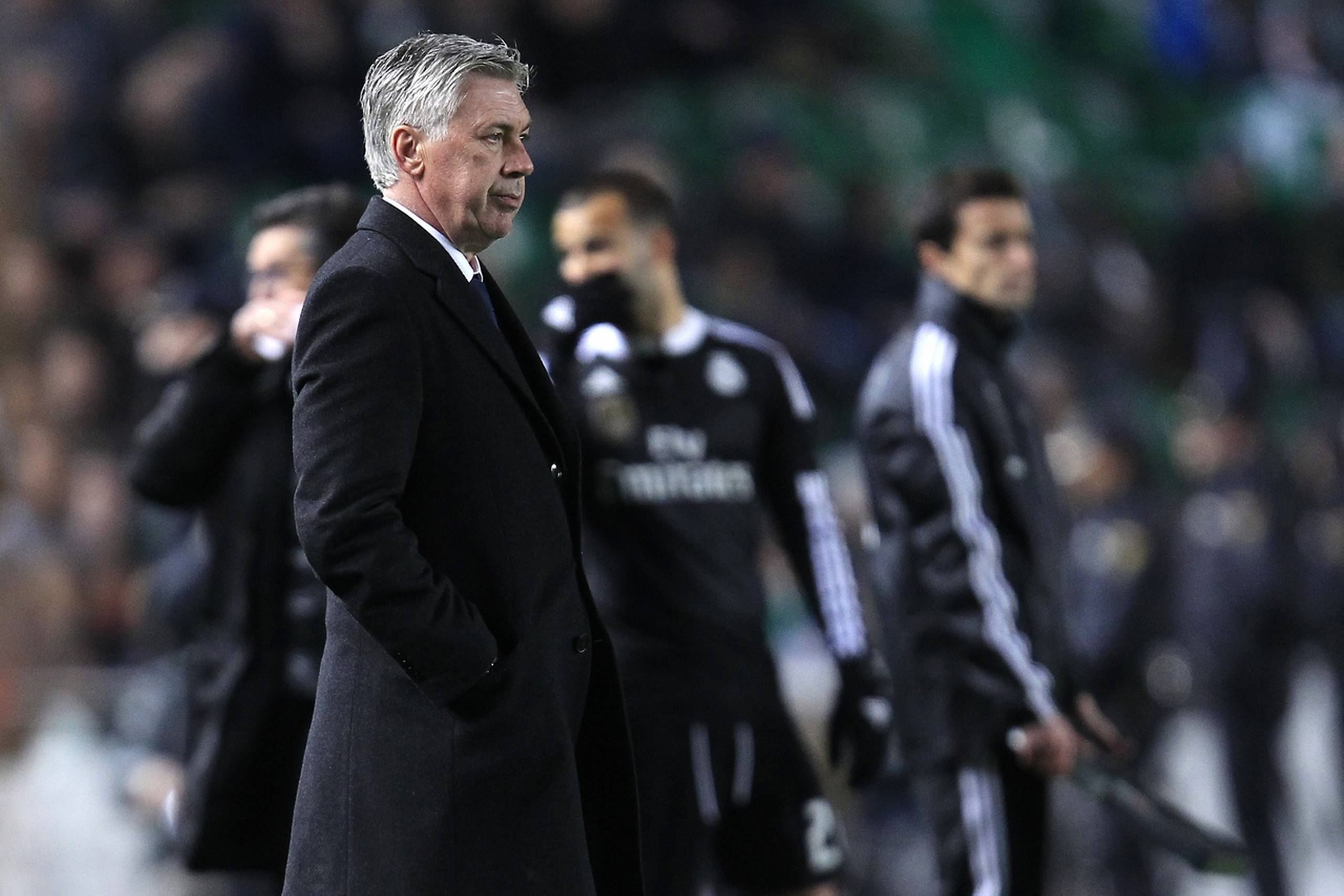 Real Madrids italienske træner, Carlo Ancelotti, er overrasket over, at guldrivalerne fra Barcelona tabte hjeem til Malaga med 0-1. 