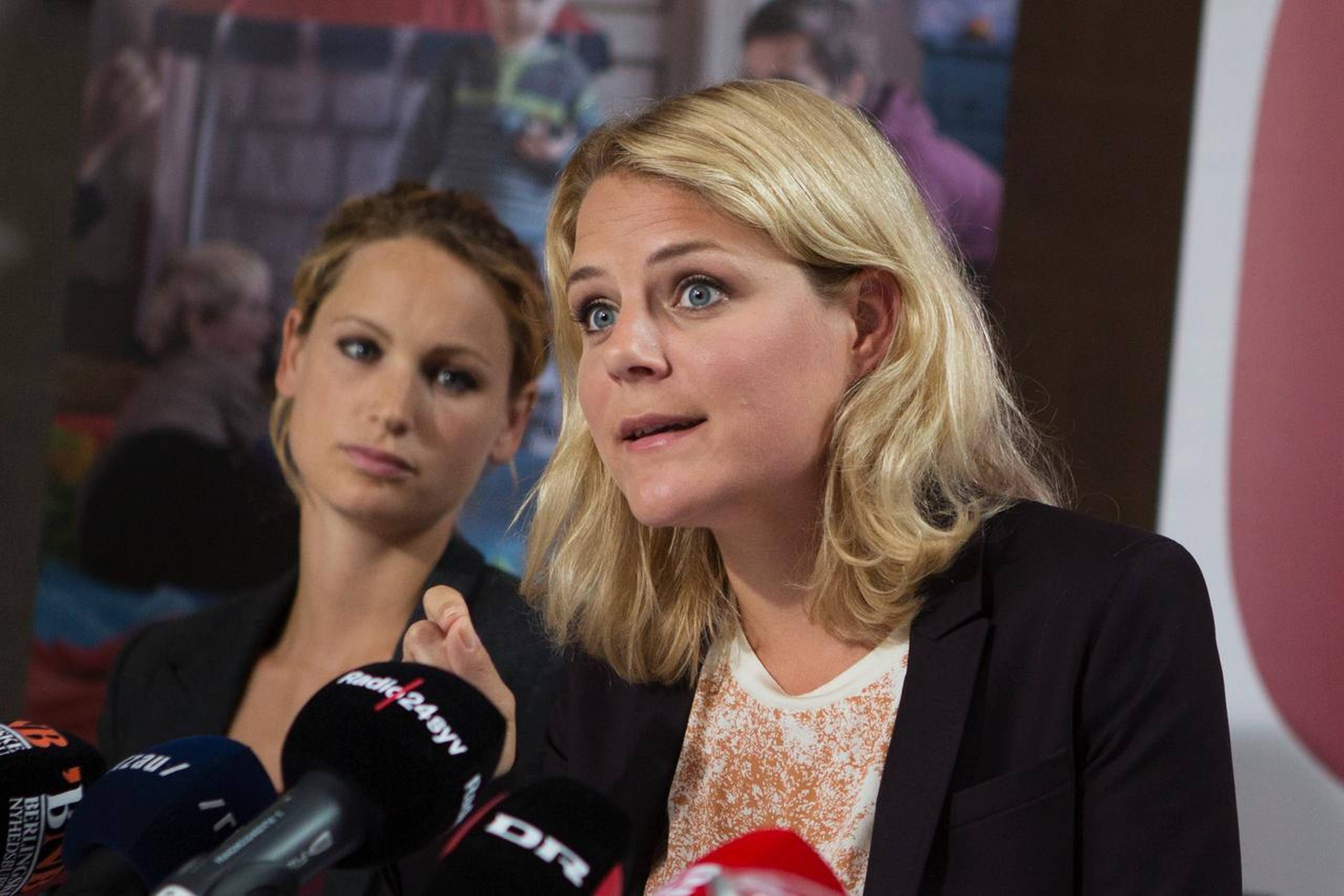 Johanne Schmidt-Nielsen fra Enhedslisten mener, at der er et stort behov for at have både et ligestillingsudvalg og et ministerium. Det behov bliver dog ikke mødt, som det er nu.