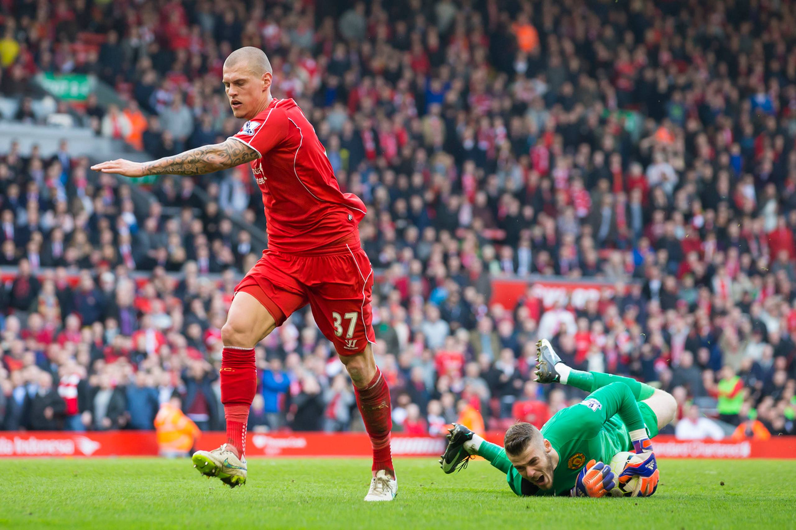 Manchester Uniteds målmand David de Gea, som her har pillet bolden fra Liverpools Martin Skrtel, er fremtidens førstevalg som spansk landsholdsmålmand. 