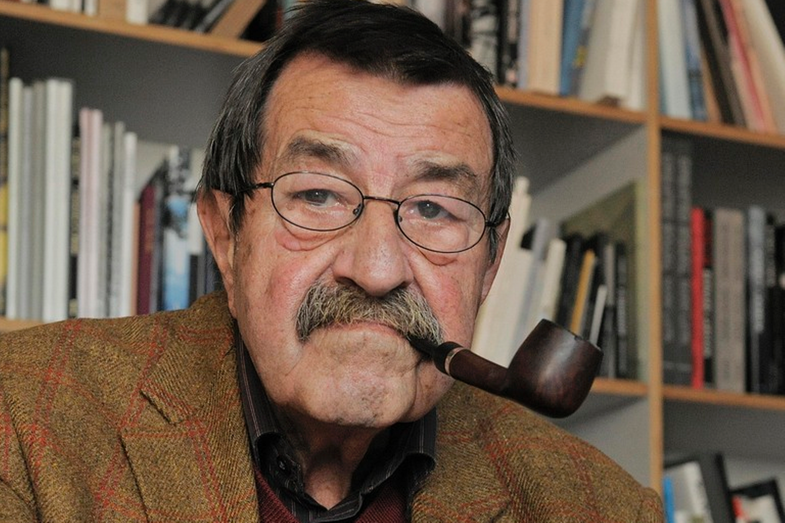 »Günter Grass var ubetinget en af efterkrigstidens største tyske forfattere og en af dem, der fandt flest læsere i Danmark.,« Johannes Riis, Litterær direktør på Gyldendal