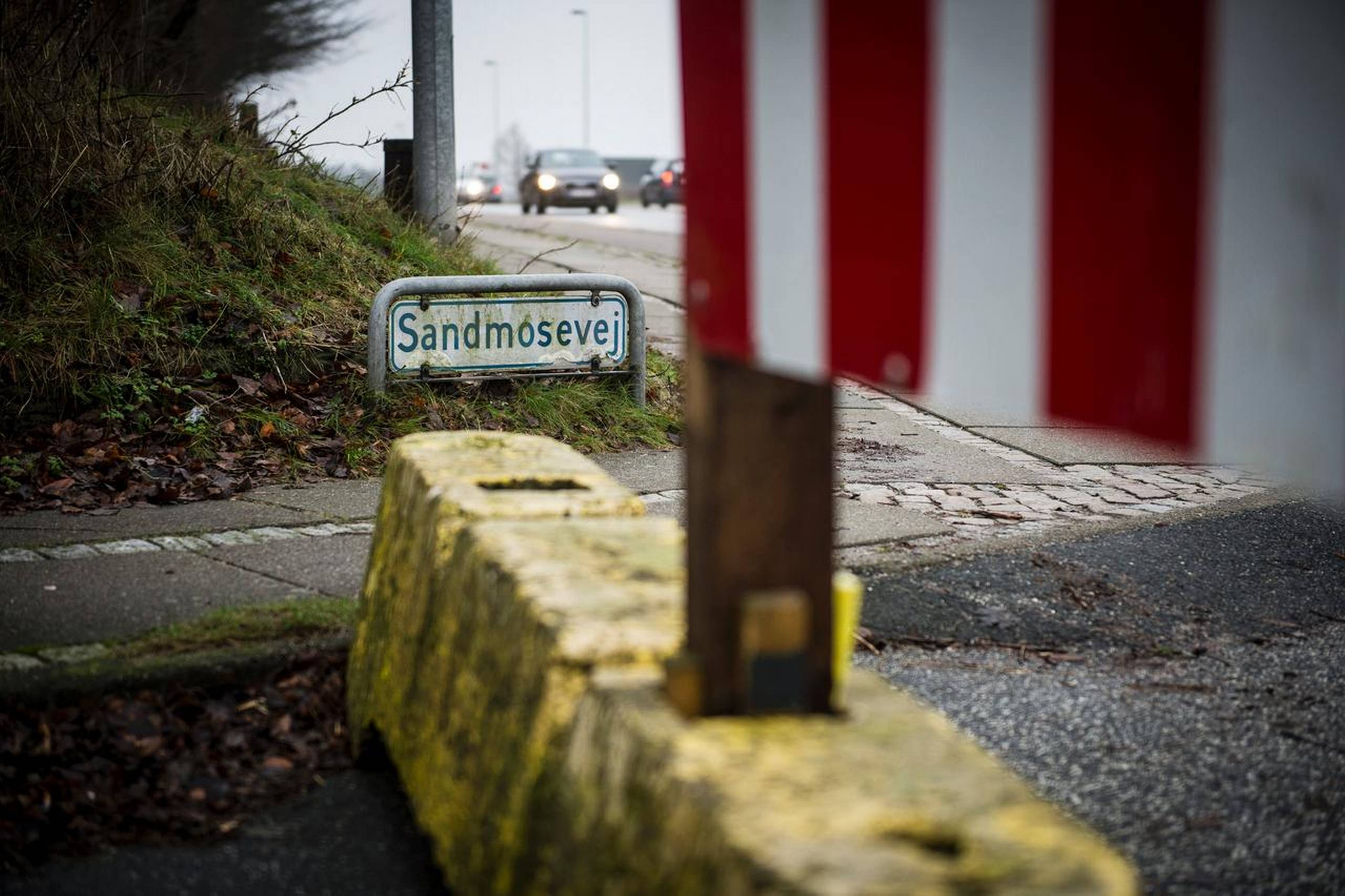 En Wilke-måling foretaget for Jyllands-Posten viser, at 38,2 pct. ønsker adgangen mellem de to veje genetableret, mens kun 13,7 pct. mener, at afspærringen skal forblive. 48,1 pct. har svaret »ved ikke«.