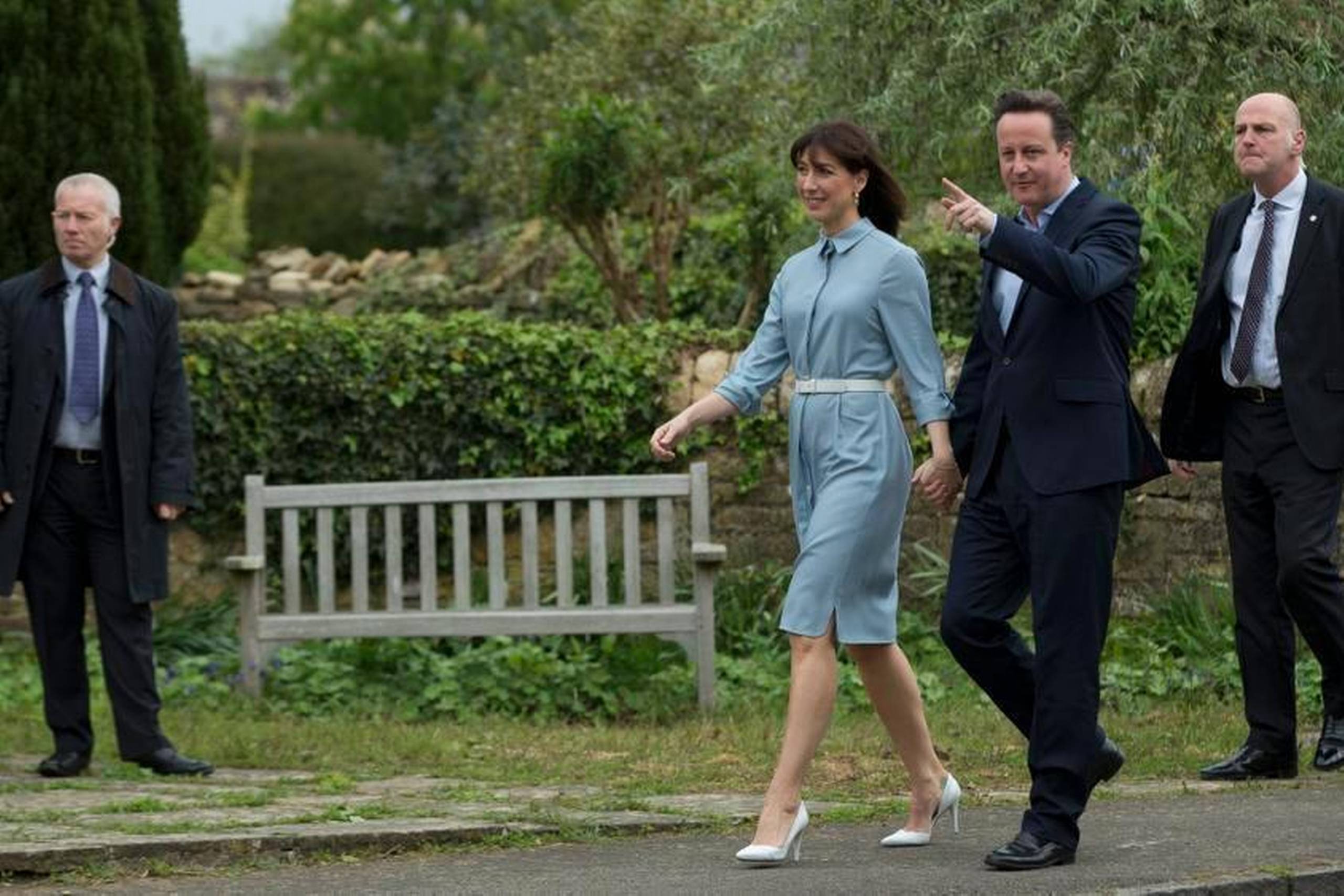 Ingen af landets to store partier, Labour og De Konservative, havde ifølge målingerne et flertal indenfor rækkevidde, da valgstederne åbnede torsdag morgen.