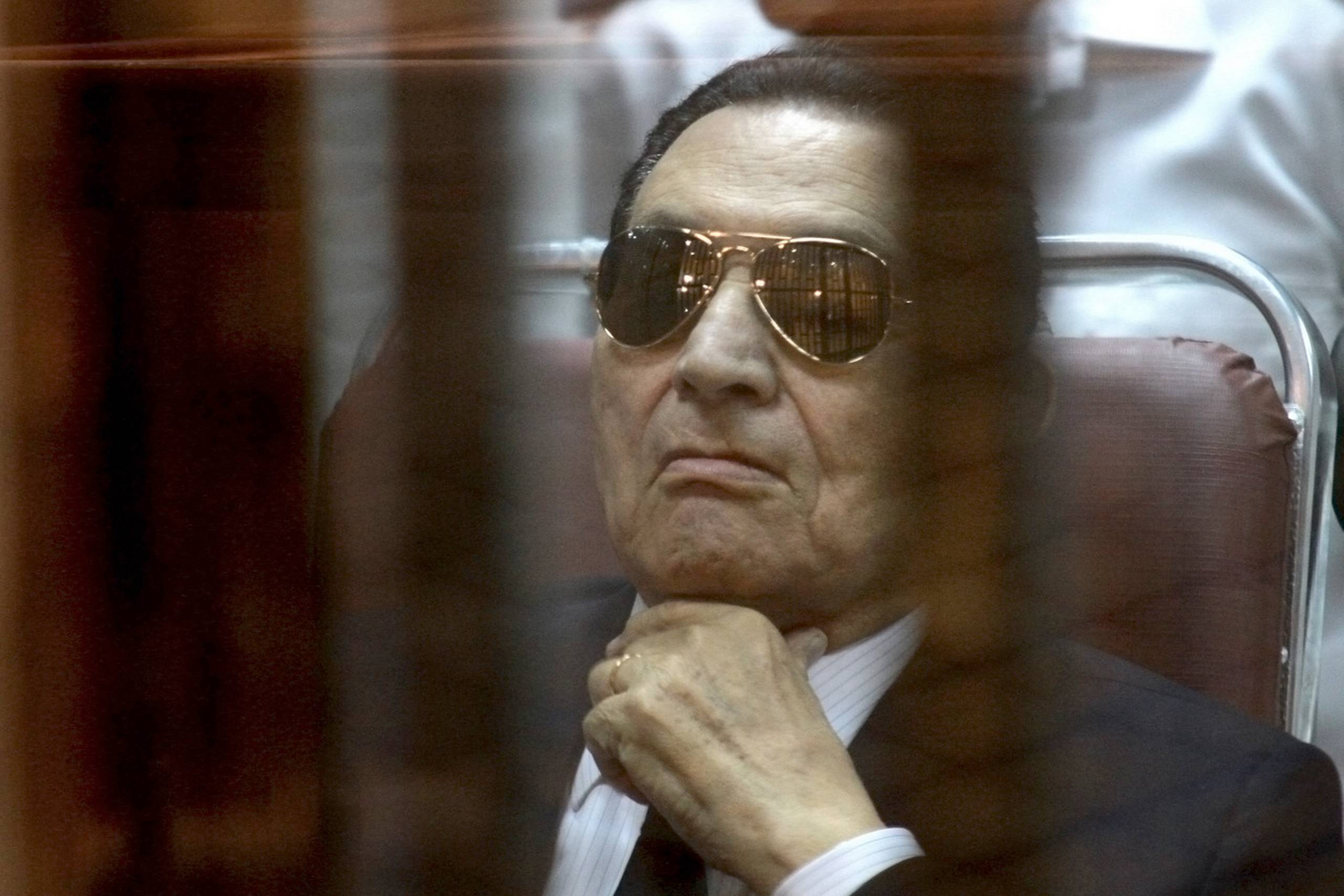 En egyptiske domstol har afgjort, at der skal være en ny retssag mod tidligere præsident Hosni Mubarak for drab på demonstranter.