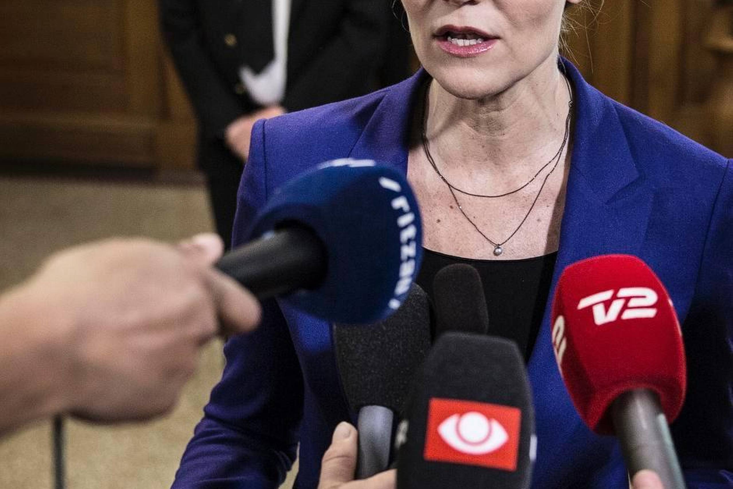 Både Helle Thorning-Schmidt (S) og Mette Frederiksen (S) måtte flere gange svare på kritiske spørgsmål om terrorsagen tirsdag. Foto: Niels Hougaard