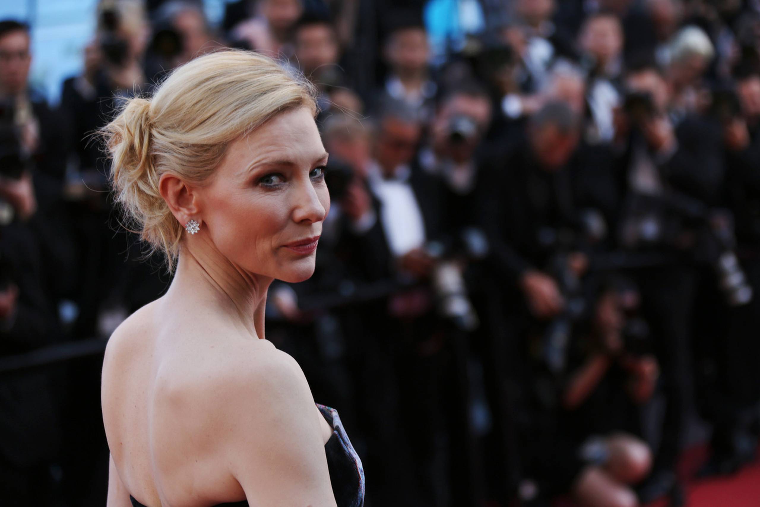 Cate Blanchett har hovedrollen i den lesbiske kærlighedsfortælling "Carol", der hører til blandt favoritterne ved filmfestivalen i Cannes.