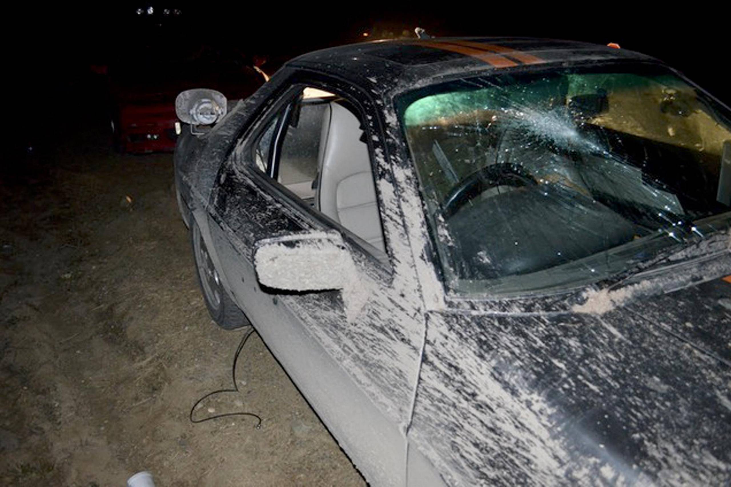 Efter angreb fra flere hundrede vrede argentinske krigsveteraner, måtte filmholdet bag Top Gear efterlade flere af holdets biler, da de i huj og hast måtte flygte ud af Argentina.