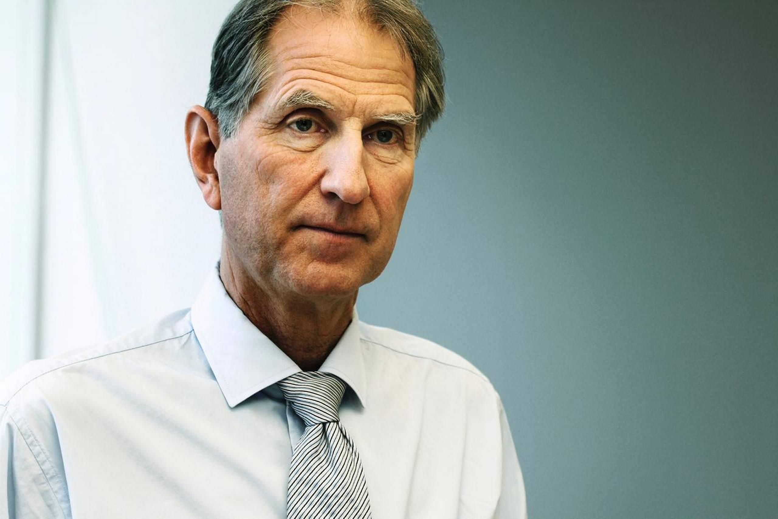 Regeringens formål er at dæmme op for asyltilstrømningen, der sidste år slog rekord med 14.800 asylsøgere, men der er ikke grund til at tro, at en lavere sats får flygtninge til i stedet at slå sig ned i eksempelvis Italien eller Grækenland, mener Andreas Kamm.