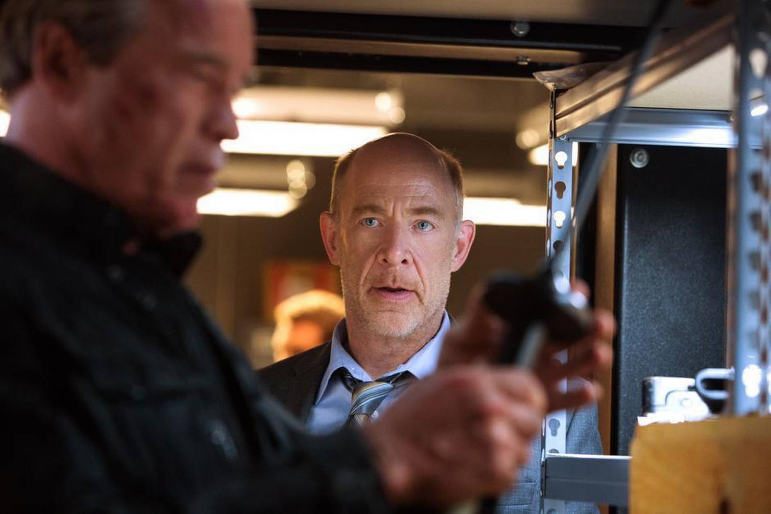Arnold Schwarzenegger sammen med J. K. Simmons, der gør filmen nærværende med sin humoristiske charme. Foto: Melinda Sue Gordon