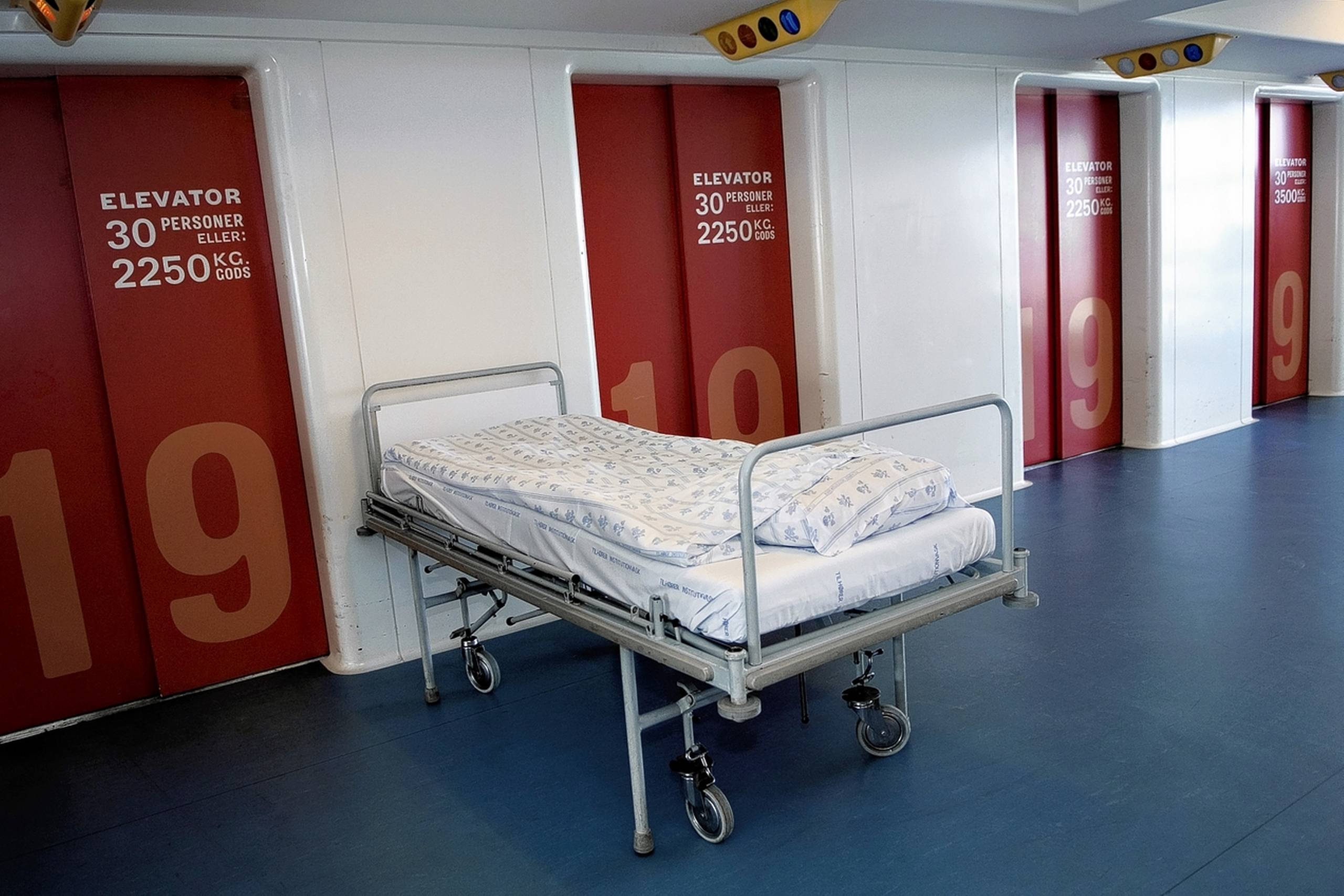 Liggetiden i en sygehusseng er i gennemsnit for alle aldersklasser faldet lidt mindre end en dag – fra 4,69 til 3,89 dage – i perioden 2008-2013.