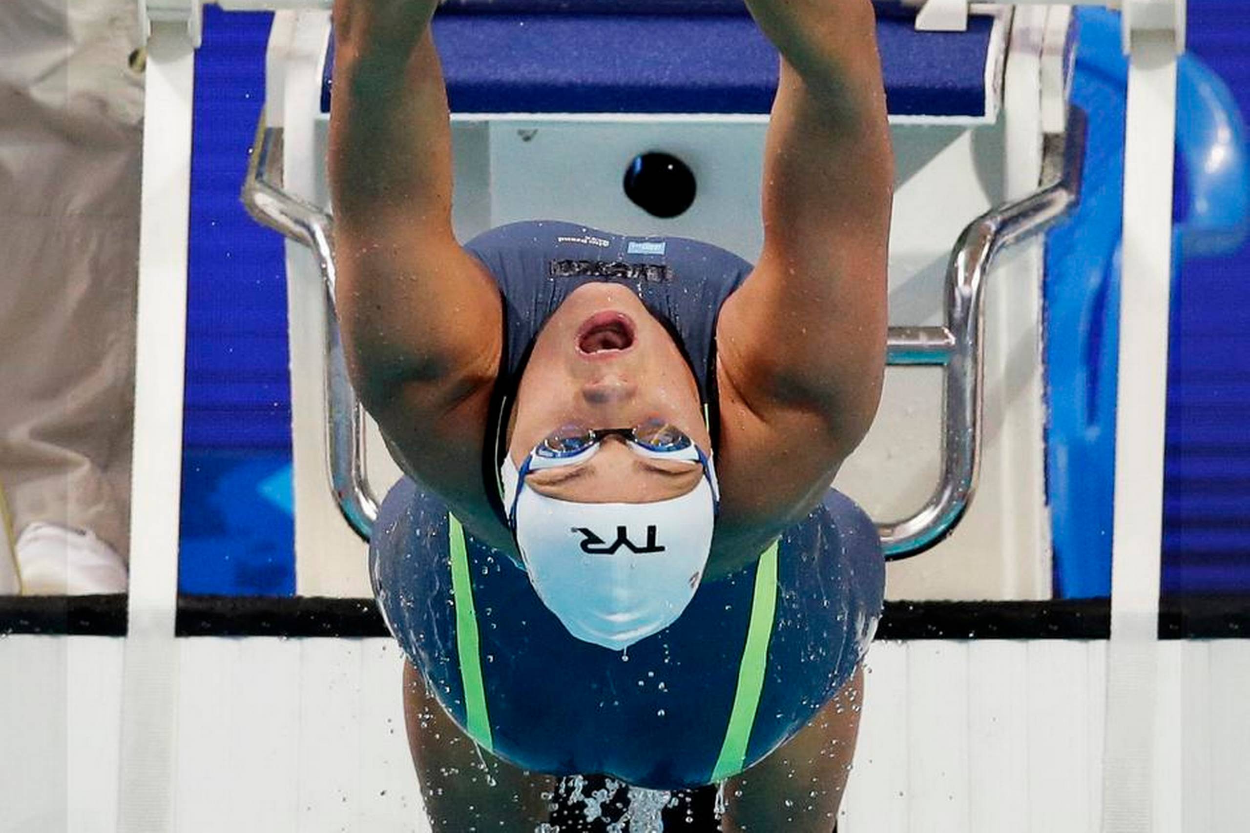 Mie Ø. Nielsen tog tirsdag det sidste skridt op på medaljeskamlen, da hun vandt VM-bronze i 100 meter rygsvømning. Foto: Michael Sohn/AP