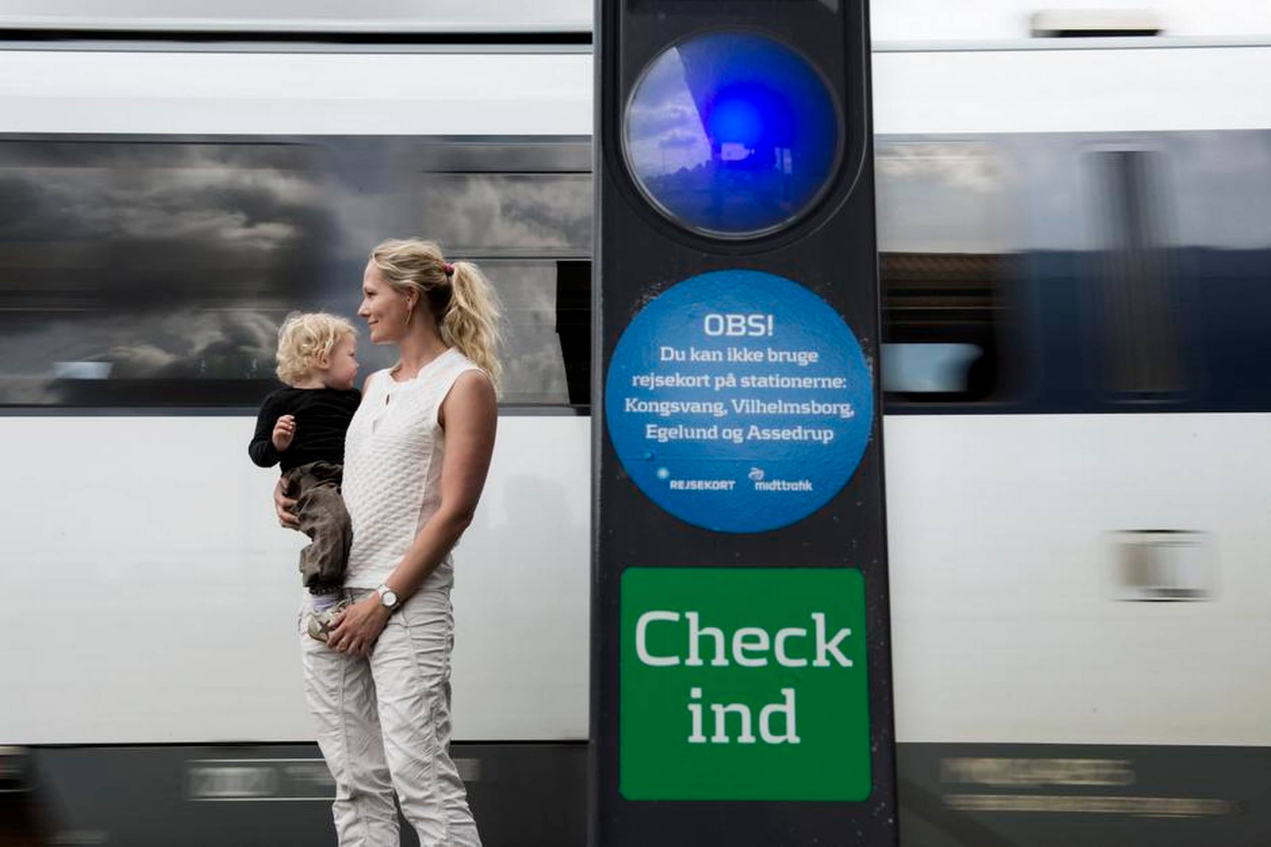 Christina Riddersholm forstår ikke, hvorfor det skulle koste hende 161 kr. at køre med tog fra Mårslet til Aarhus. Foto: Joachim Ladefoged