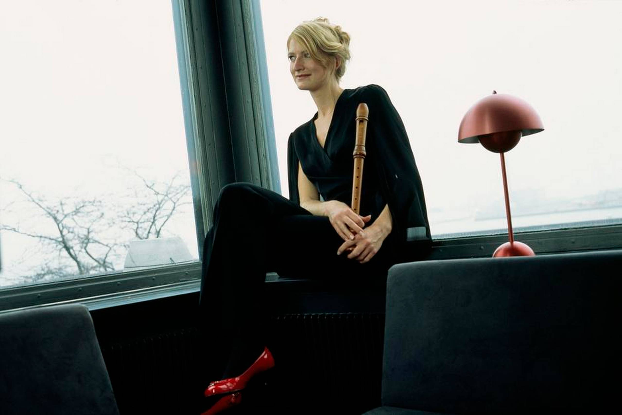 Blokfløjtenisten Bolette Roed har blæst sig til tops på den klassiske musikscene. Lørdag aften kvitterede hun for Musikanmelderringens Musikpris på 30.000 kr. ved at træde op som solist i Tivolis Koncertsal. Fotos: Jette Jørs