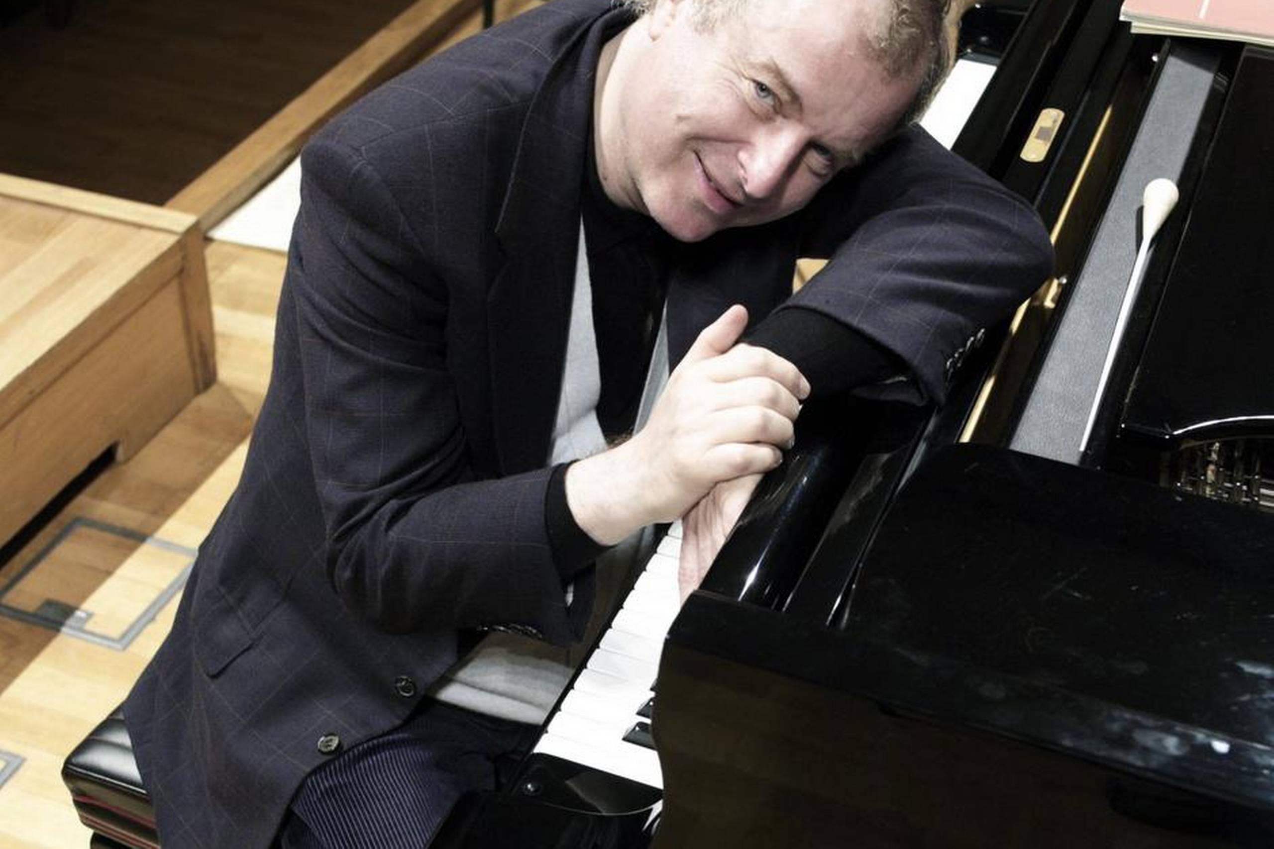 Pianisten Sir András Schiff spillede søndag Bachs Goldberg-variationer for en fyldt sal. Foto: Pr