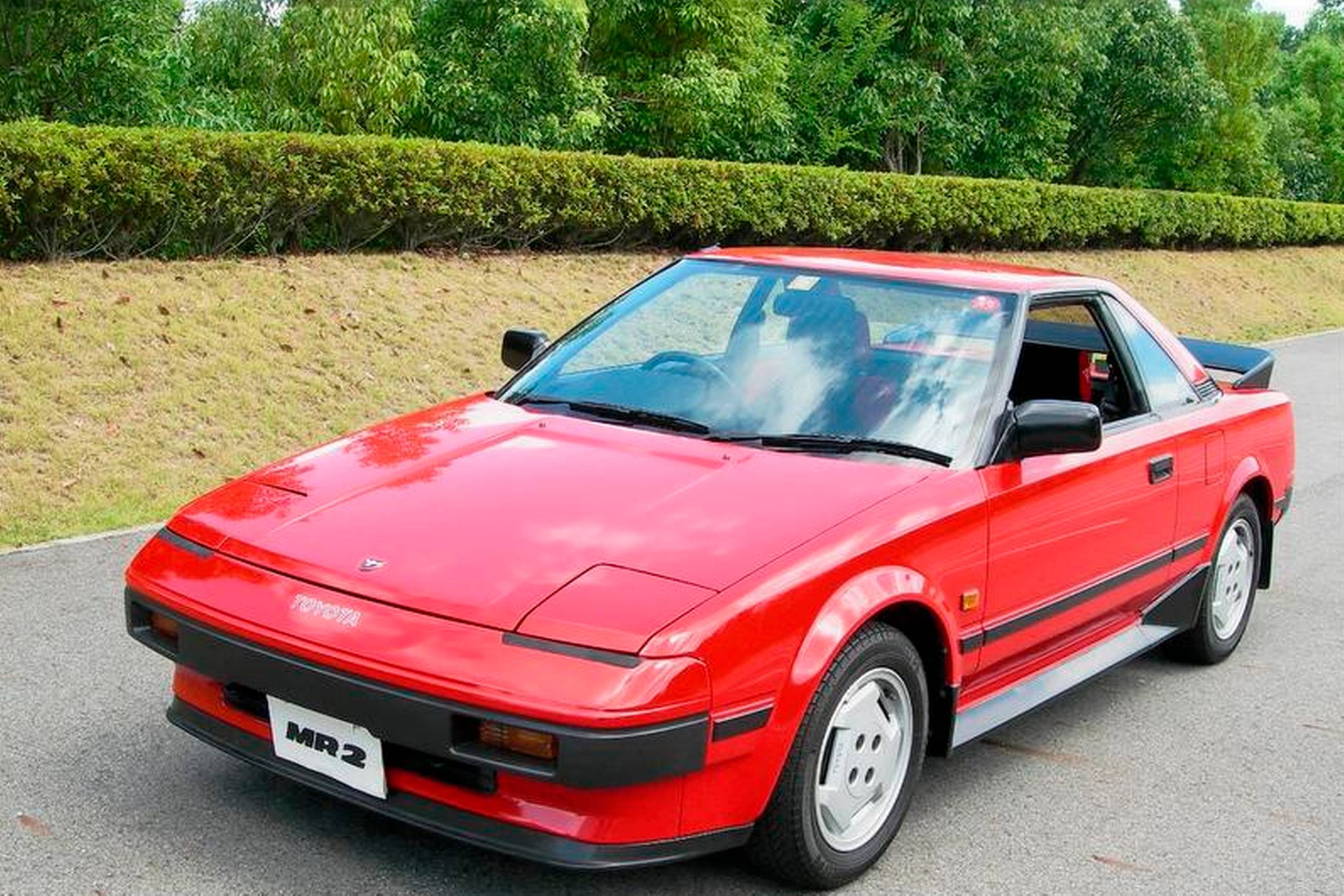Første generation af Toyota MR2, som blev bygget fra 1984-89, kan komme inden for rækkevidde som veteranbil med nye regler. Foto: Toyota