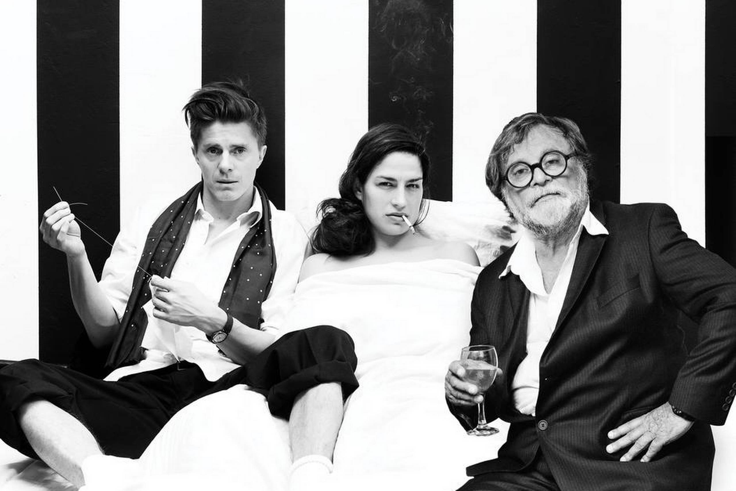 Morten Holst, Josephine Raahauge og Lars Knutzon i et opstillingsbillede fra Teatret ved Sorte Hest. Foto: Robin Skjoldborg