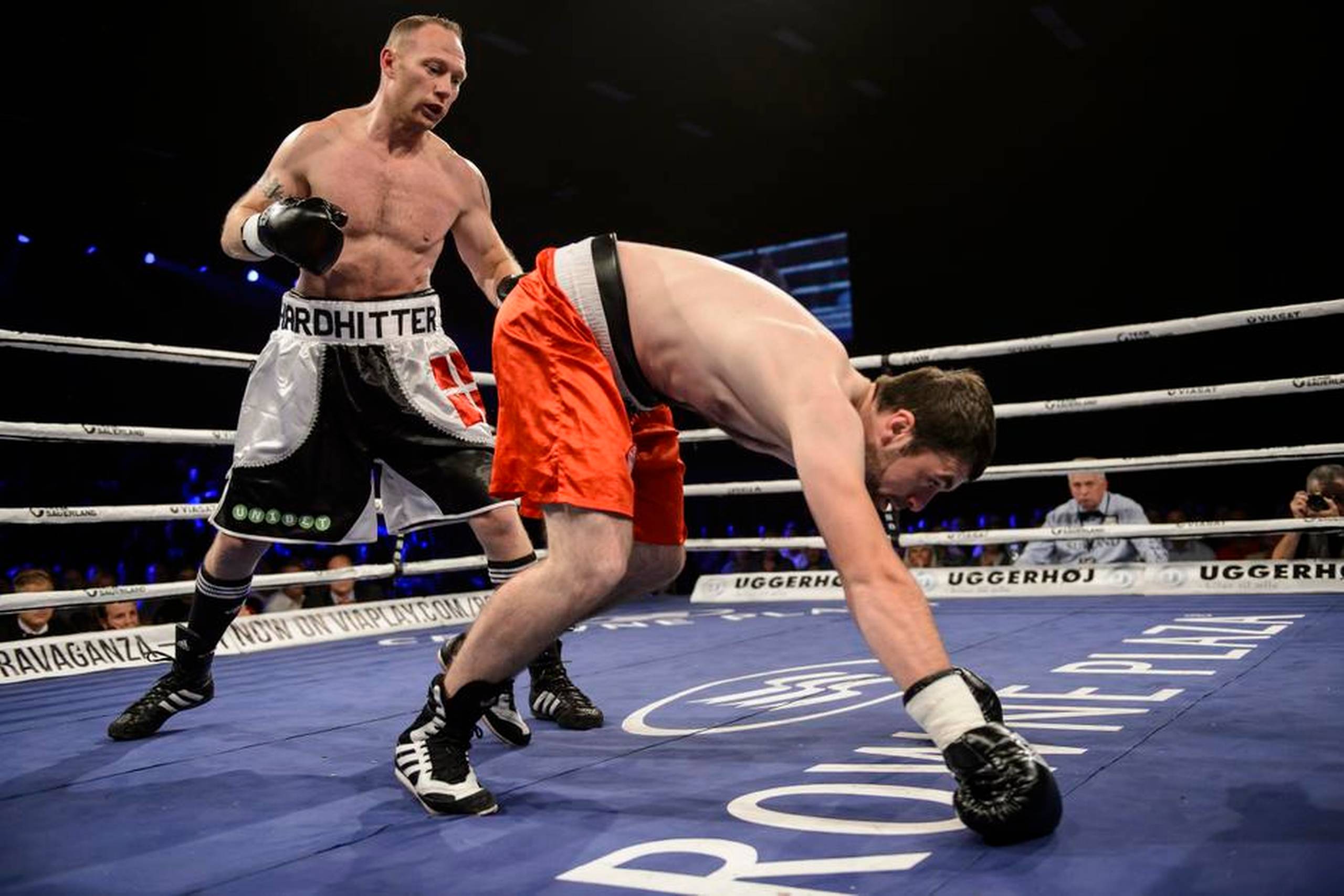 Rudy Markussen standsede georgieren Ramazi Gogichashvili allerede i 1. omgang, så publikum fandt aldrig ud af, hvor danskeren reelt står. Foto: René Schütze/Polfoto