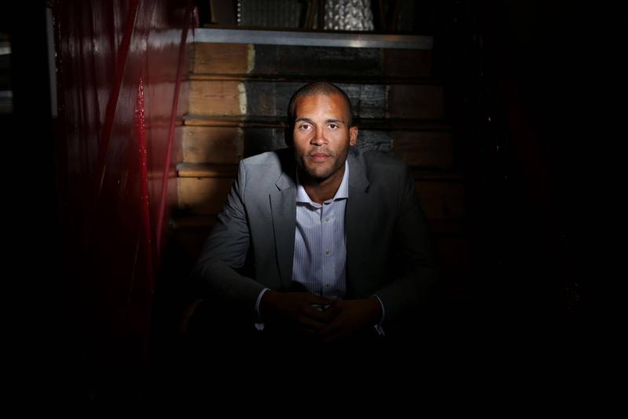 Den tidligere professionelle engelske fodboldspiller Clarke Carlisle, har ud over depression også kæmpet med ludomani og alkoholisme. Foto: eyevine  