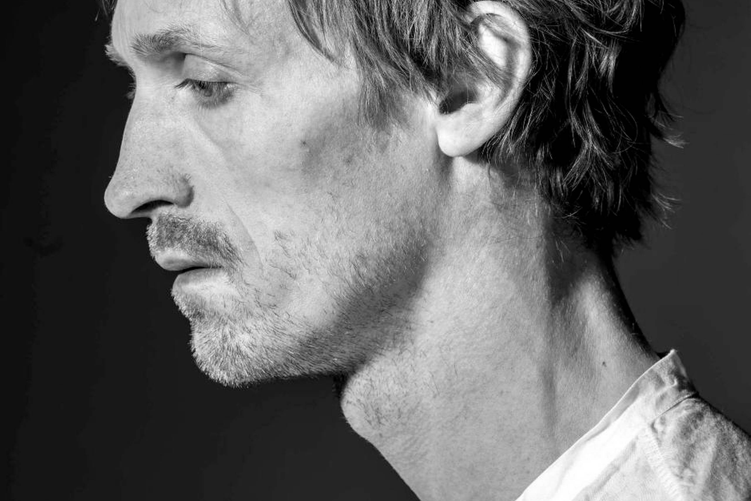 Eske Kath er i gang med at lave et stort scenetæppe på atelieret i New York. Privatfoto