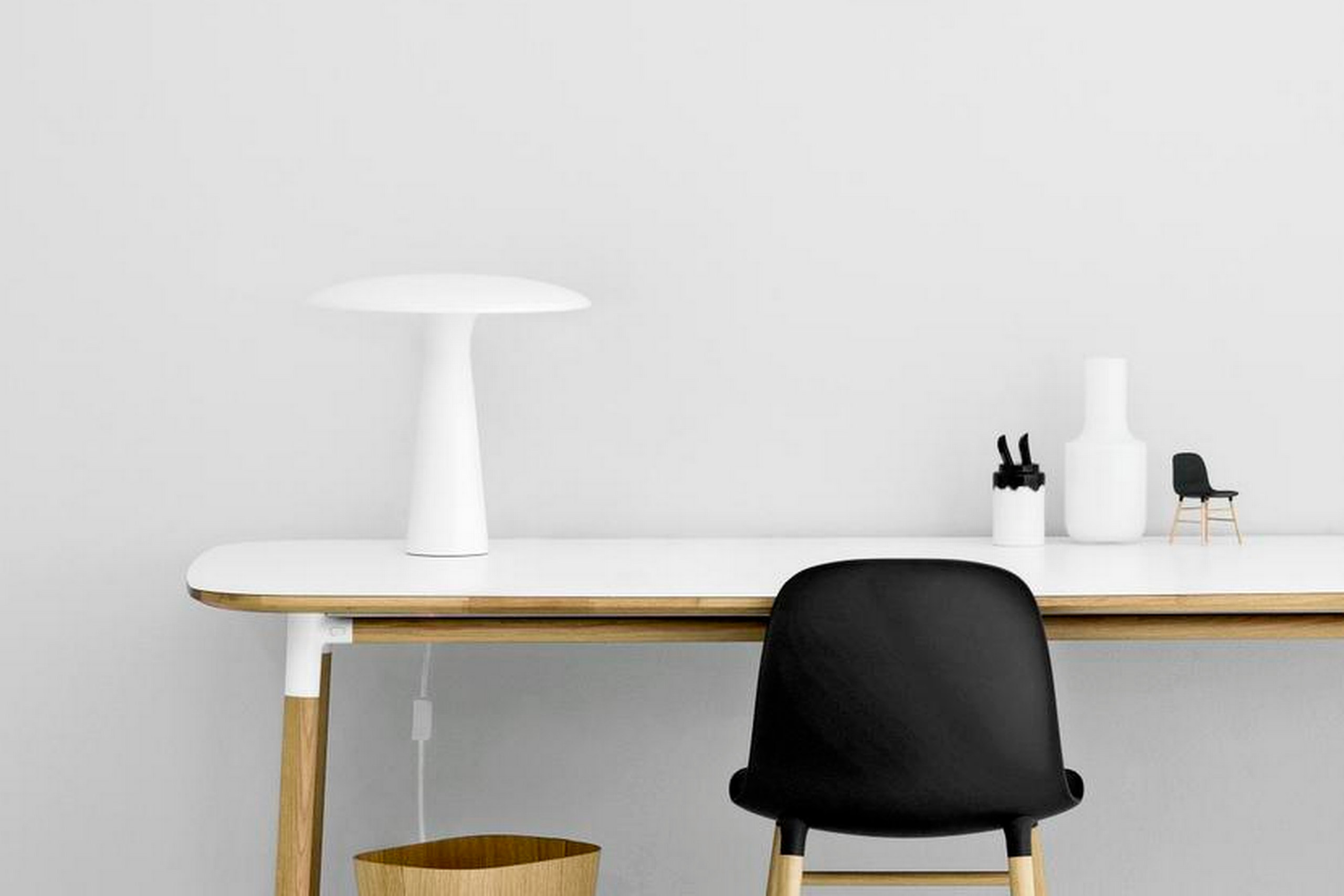 Normann Copenhagen har netop lanceret papirkurven Tales of Wood, som oprindeligt blev designet i 1984. Foto: PR
