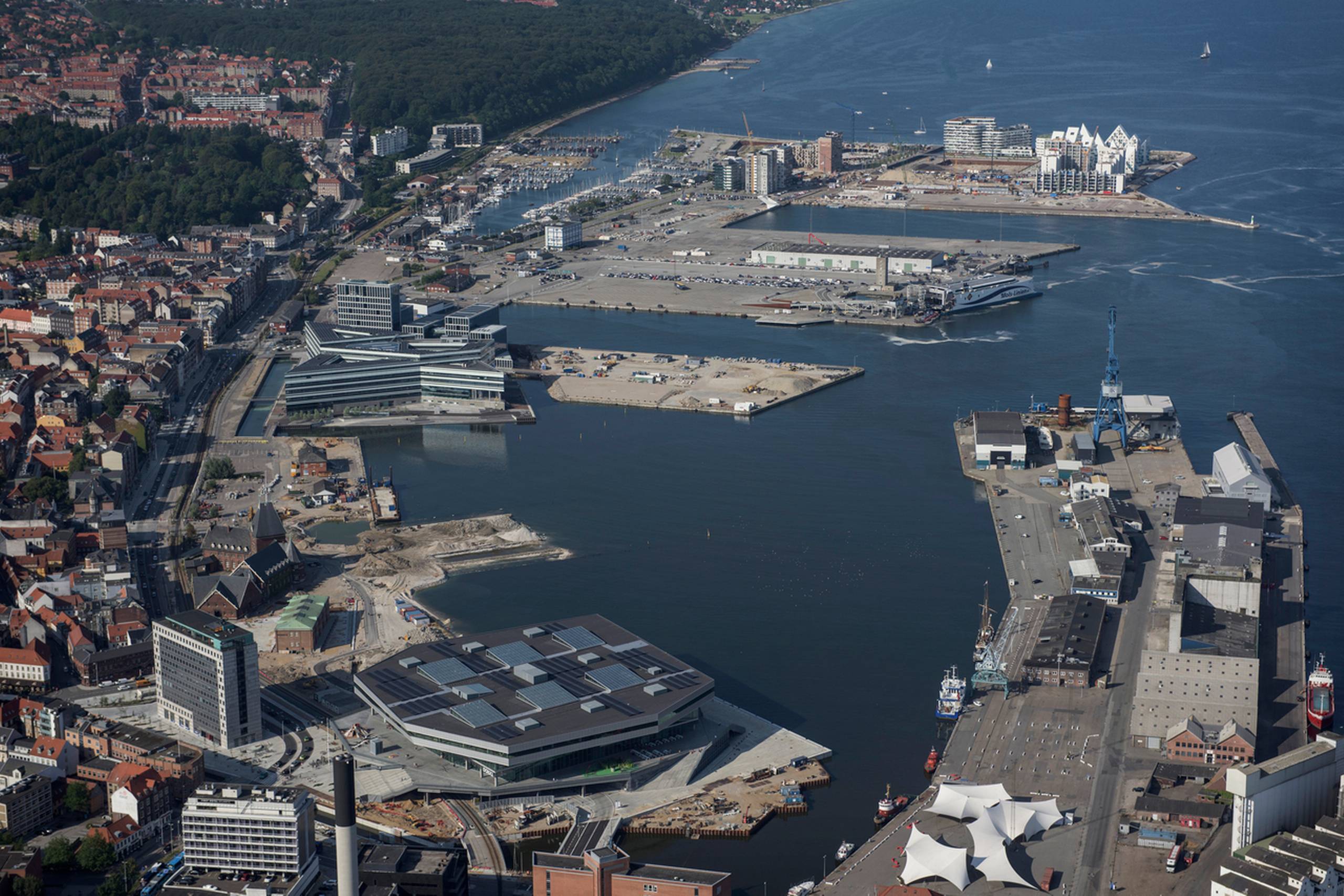 Byggeselskab Olav de Linde har fået byrådets foreløbige håndslag på, at firmaet må bygge boliger i stedet for erhverv på nabogrunden Ship, og i det nye projekt er der i den ene ende lagt op til en byggehøjde, som er otte meter højere end det oprindelige projekt.