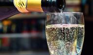 Champagne er et beskyttet varemærke, og det gælder altså også andet end blot andre produkter, har EU-Domstolen afgjort.  Arkivfoto: AP/Jens Kalaene