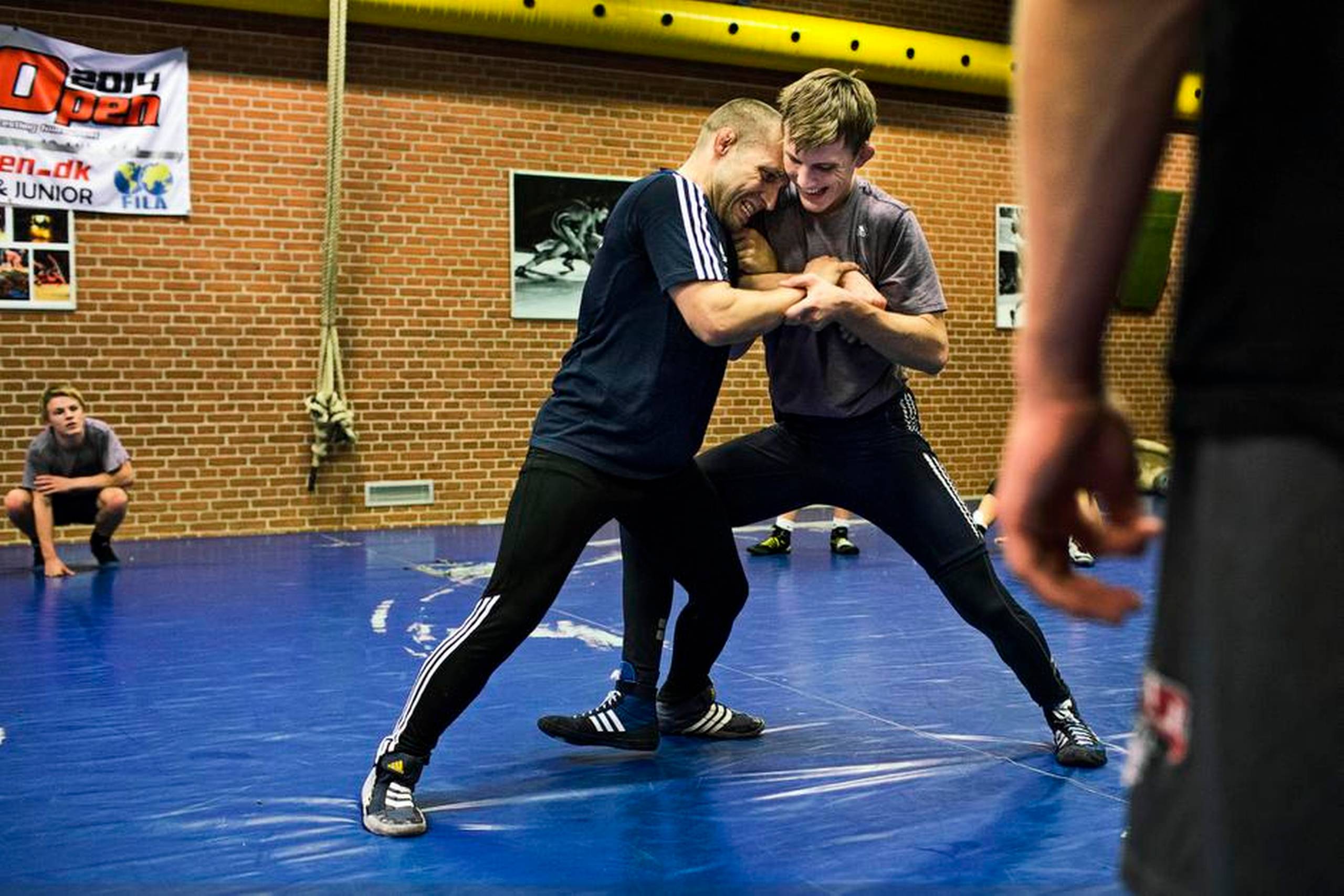 »Jeg har ikke set alle Tobias’ kampe, men til træning kan jeg føle, at han har kvaliteten. Jeg vil forsøge at presse ham,« siger Mikael Lindgren (t.v.). Foto: Gregers Tycho