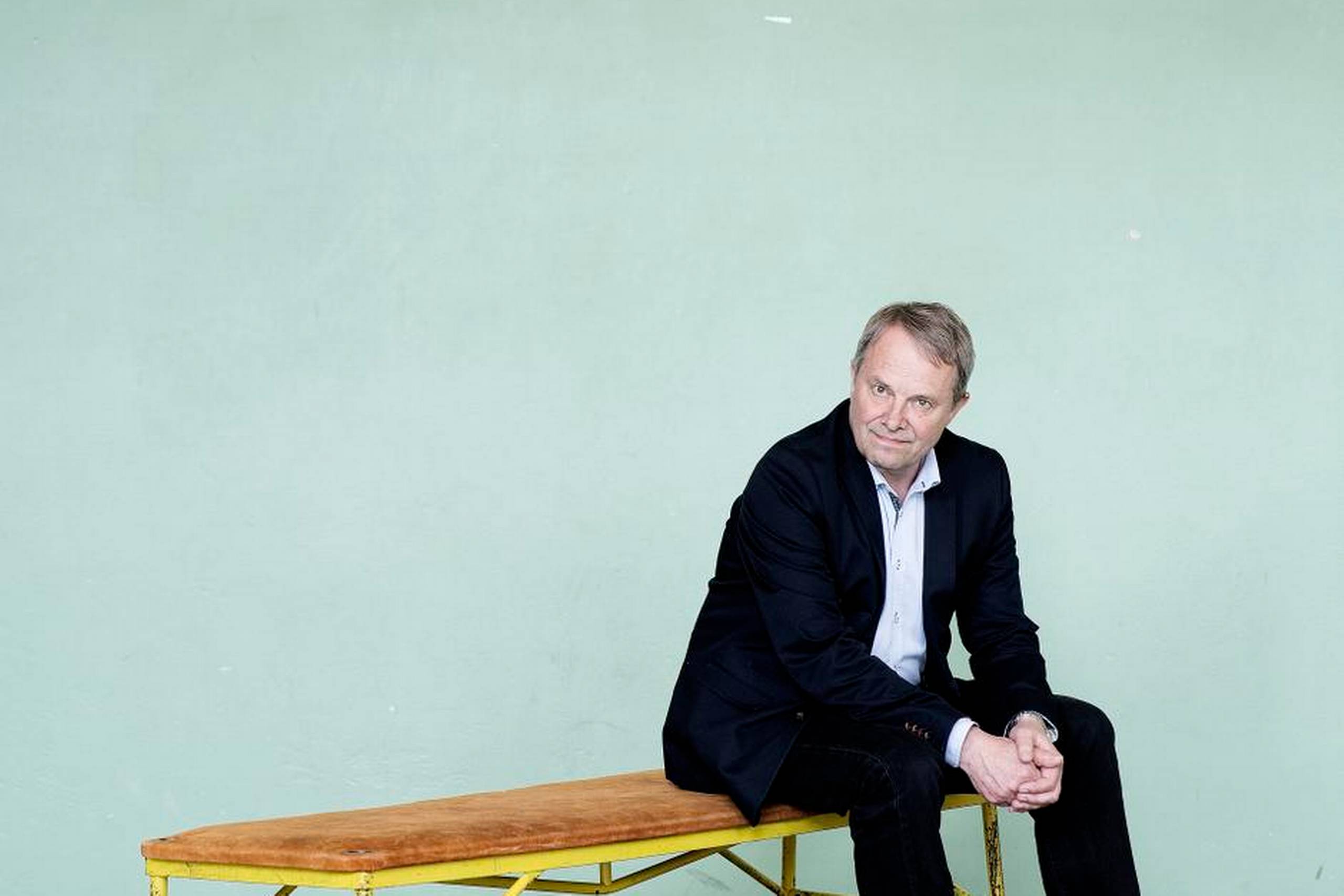 »Det er mystisk, at ministeren kører derudaf med de gode nyheder i rapporterne, og at hun bruger så lidt tid og plads på at fortælle offentligheden om de ganske store problemer med inklusionen, som vi helt tydeligt peger på i rapporterne. Det er et helt skævt billede, som hun tegner. Når man bruger i alt 4 mio. kr. på, at vi skal forske i inklusion i folkeskolen, hvorfor så ikke tage fat på de reelle problemer, som vi afdækker,« spørger Niels Egelund.