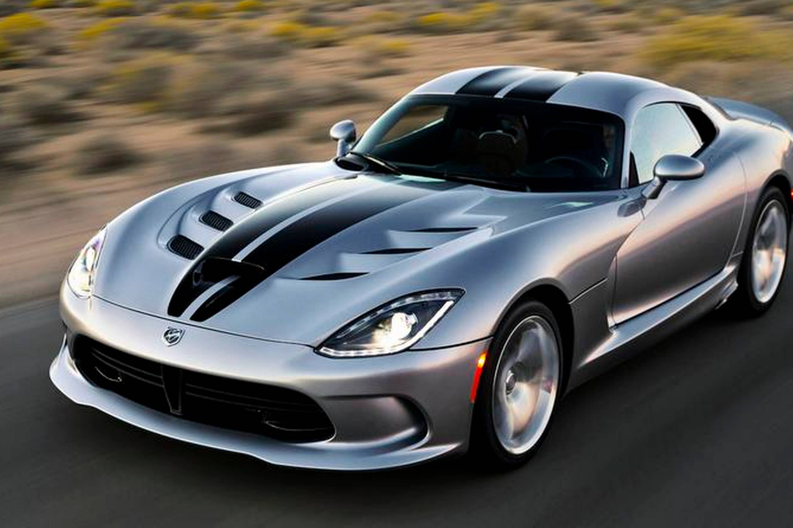 Dodge Viper, her er i SRT-versionen, har selvfølgelig en V10-motor. Den yder 645 hk. Fotos. Chrysler