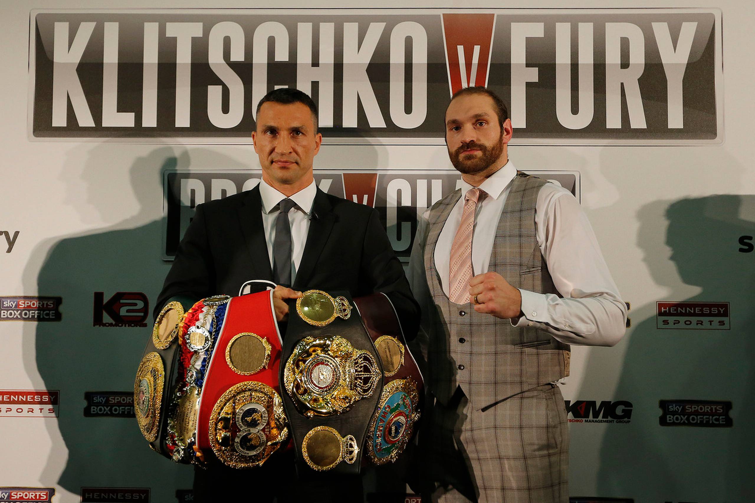 Der bliver delt masser af verbale øretæver ud i optakten til Klitschkos VM-kamp mod Tyson Fury (th.) den 28. november i Düsseldorf.