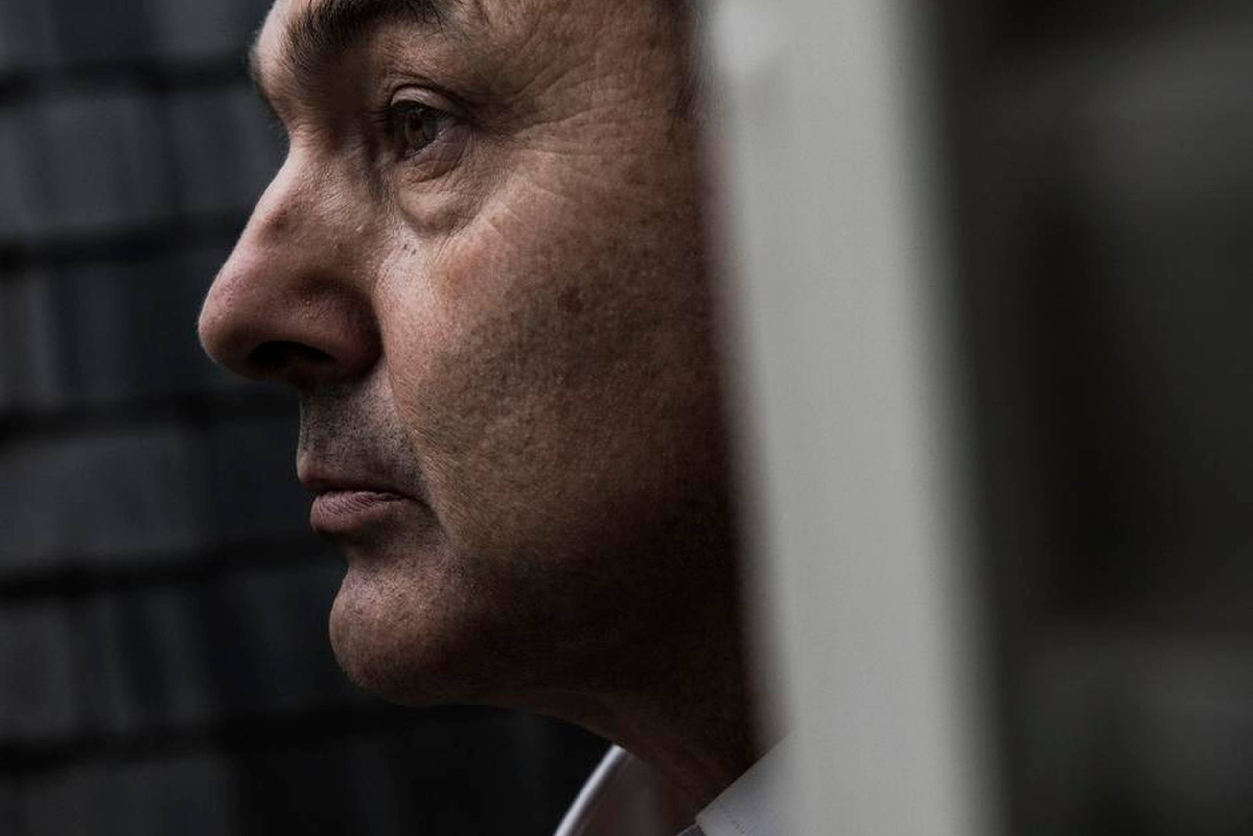 Gilles Kepel er Frankrigs førende ekspert i terror. Han mener ikke, man kan beskytte sig imod terrorangreb, når man kan købe halvautomatiske våben til 200 euro i Frankrig.