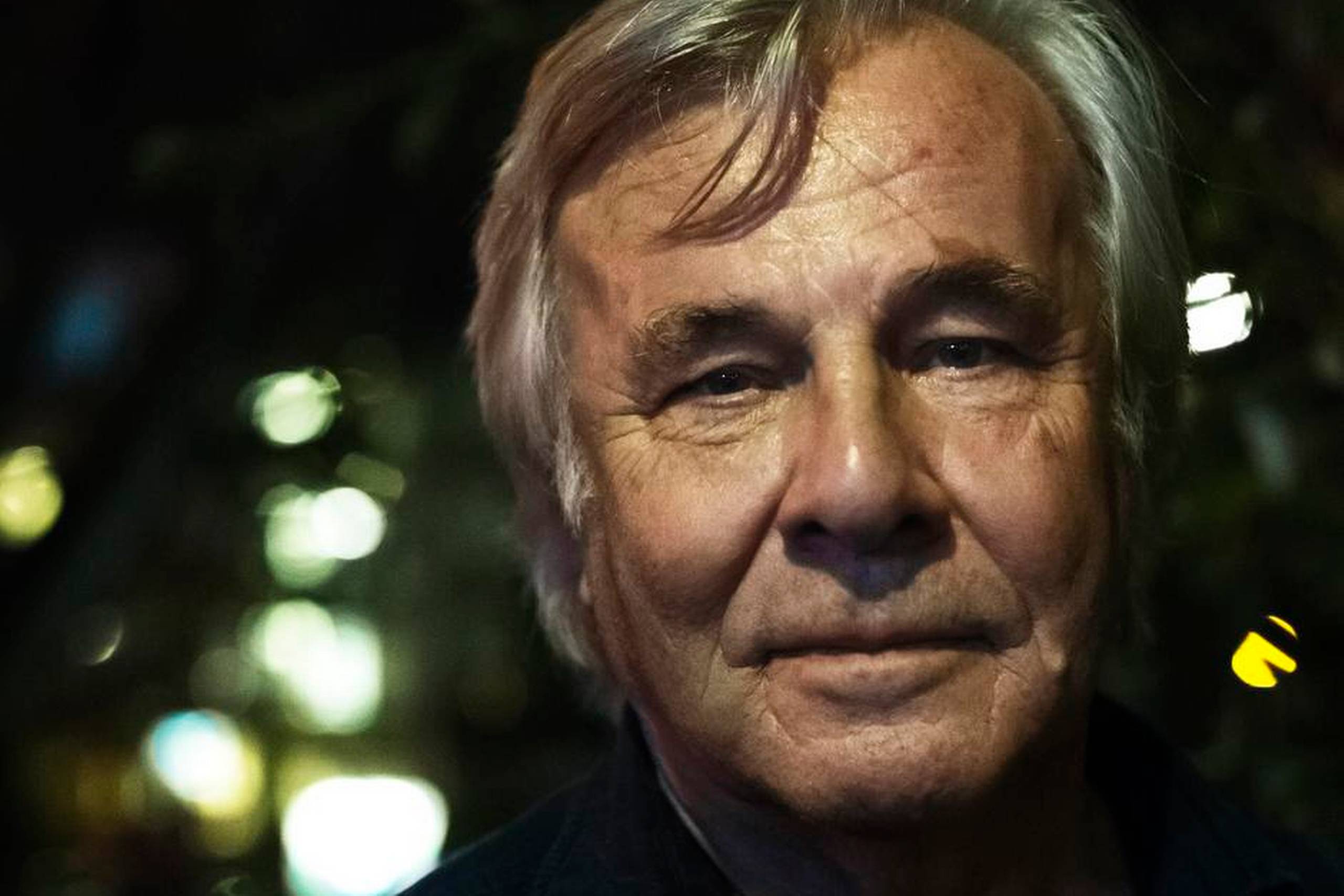 Den svenske forfatter Jan Guillou er erklæret socialist og humanist, men kigger man på hans bibli ografi, skriver han nærmest kun om tidsepoker og miljøer, hvor humanismen er fuldstændig fraværende. Foto: Ida Munch