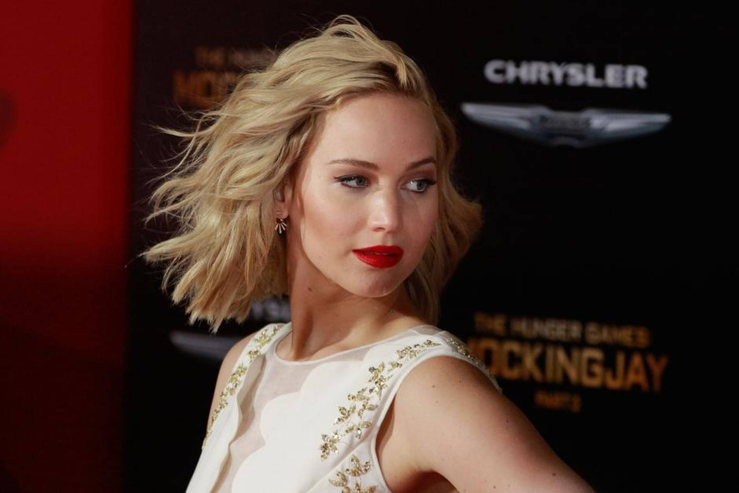 Jennifer Lawrence er kåret som verdens mest sexede kvinde, og hun er den kvindelige skuespiller, der tjener flest penge. Nu er hun også en stemme mod Hollywoods sexisme. Foto: AP