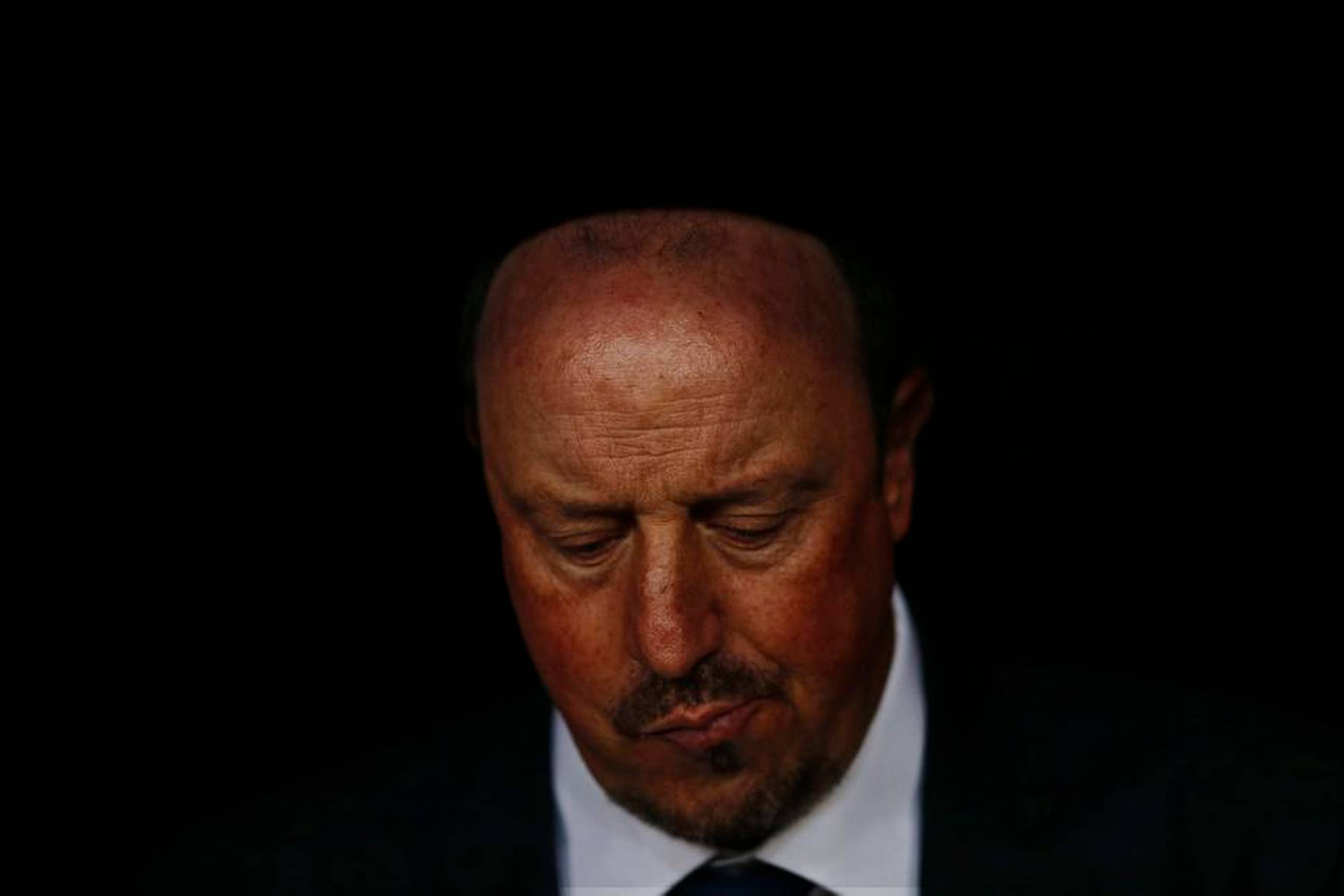 Lørdagens opgør mod Barcelona på hjemmebane var ikke nogen munter oplevelse for Rafael Benítez. Men trods øretæven på 0-4 var der i hvert fald i første omgang opbakning fra bestyrelsen til Real Madrid-træneren. Foto: Daniel Ochoa de Olza/AP