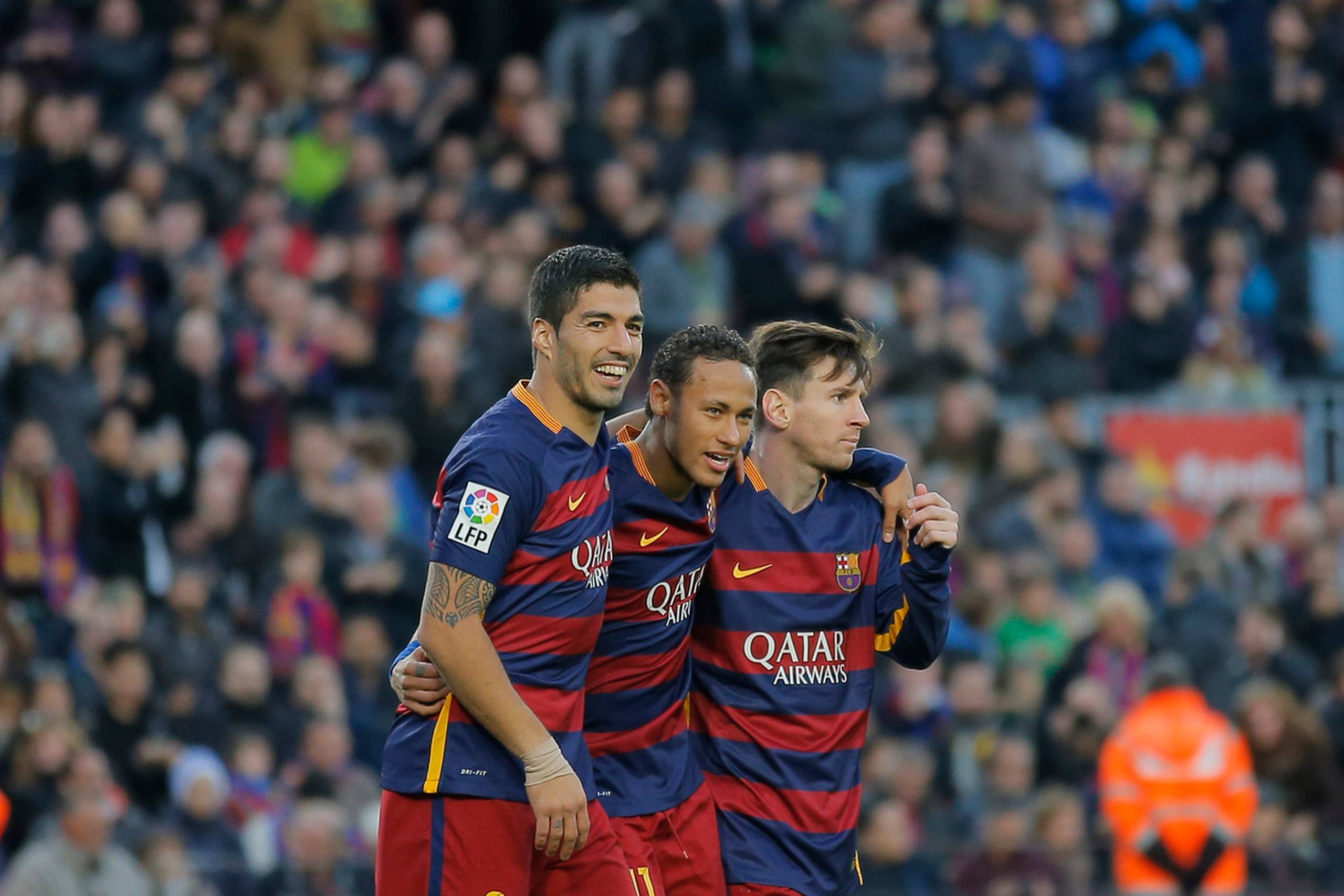 Mens Messi og Neymar er med i finalen om at blive kåret som verdens bedste fodboldspiller i 2015, så er holdkammeraten Luis Suarez ikke med. Det ærgrer Messi. 