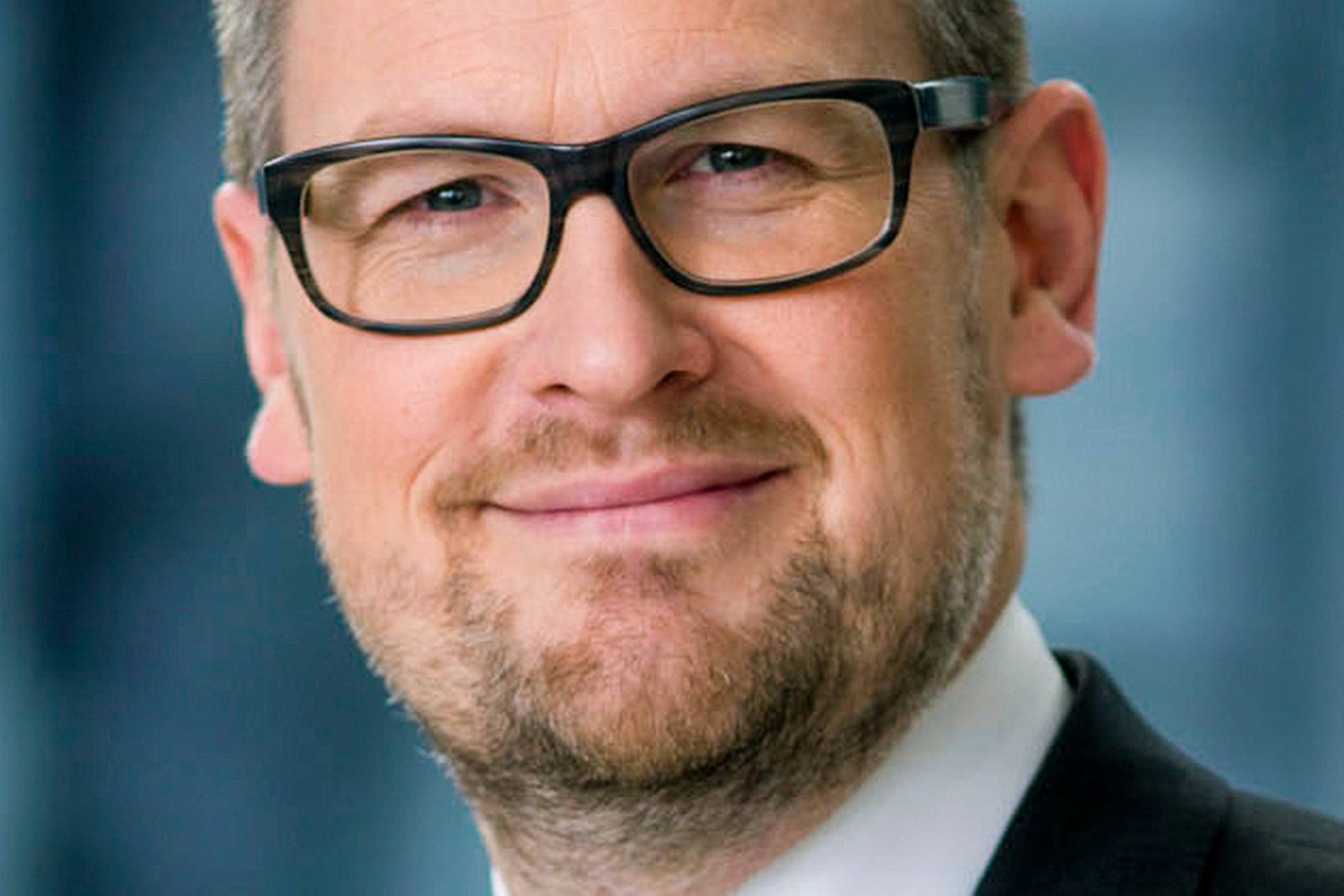 V modtog søndag en udmeldelse fra advokat Kåre Traberg Smidt.