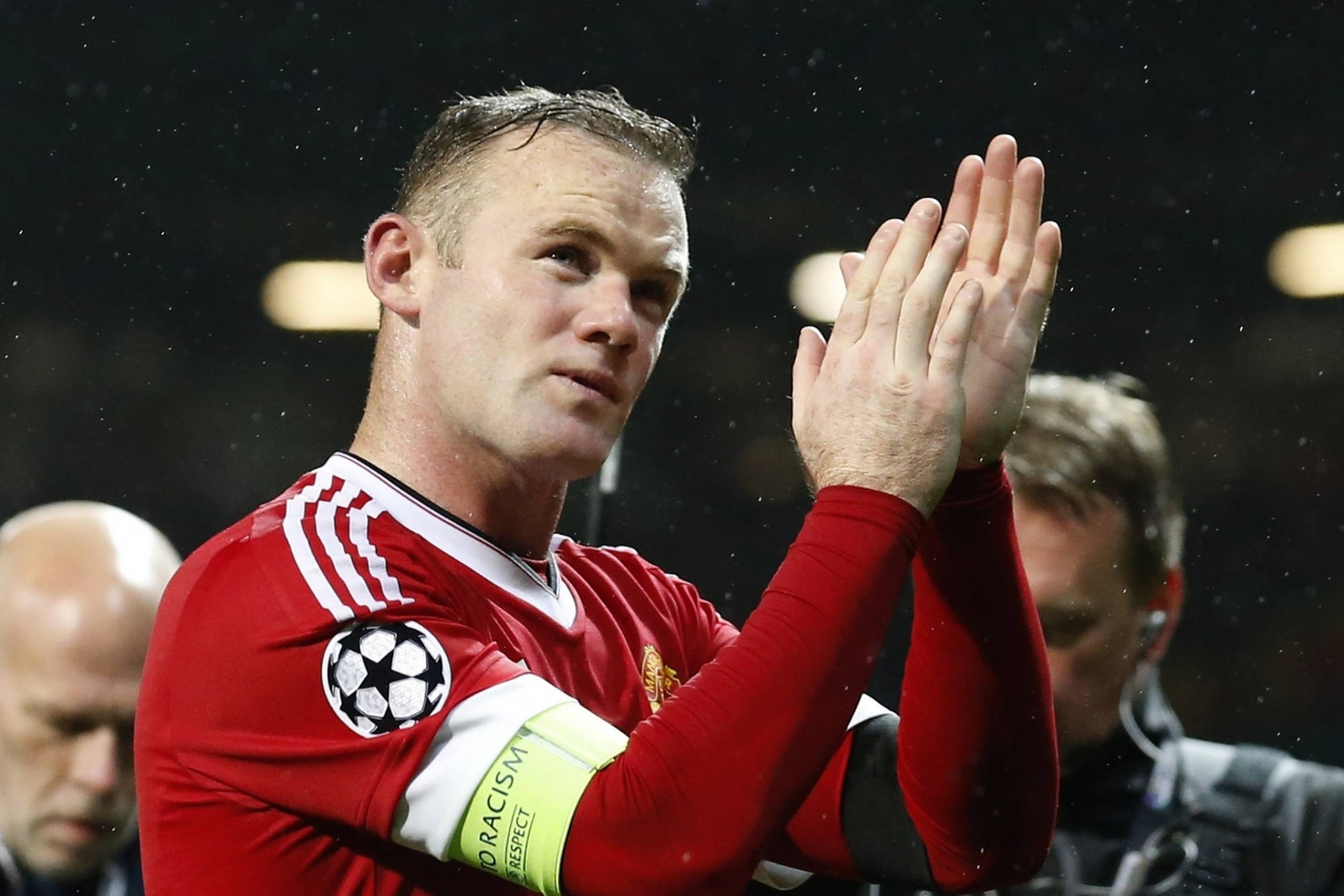 Selv om United-kaptajnen Wayne Roonye har været ude i tre kampe med en ankelskade, så siger holdets målmand David de Gea, at den 30-årige angriber betyder meget for moralen på holdet.